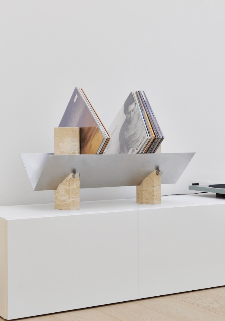 家具展《MONOLITH》，以8件作品展現家具介於實用物件與藝術雕塑之間的可能，圖為此次展品〈STRATA〉。