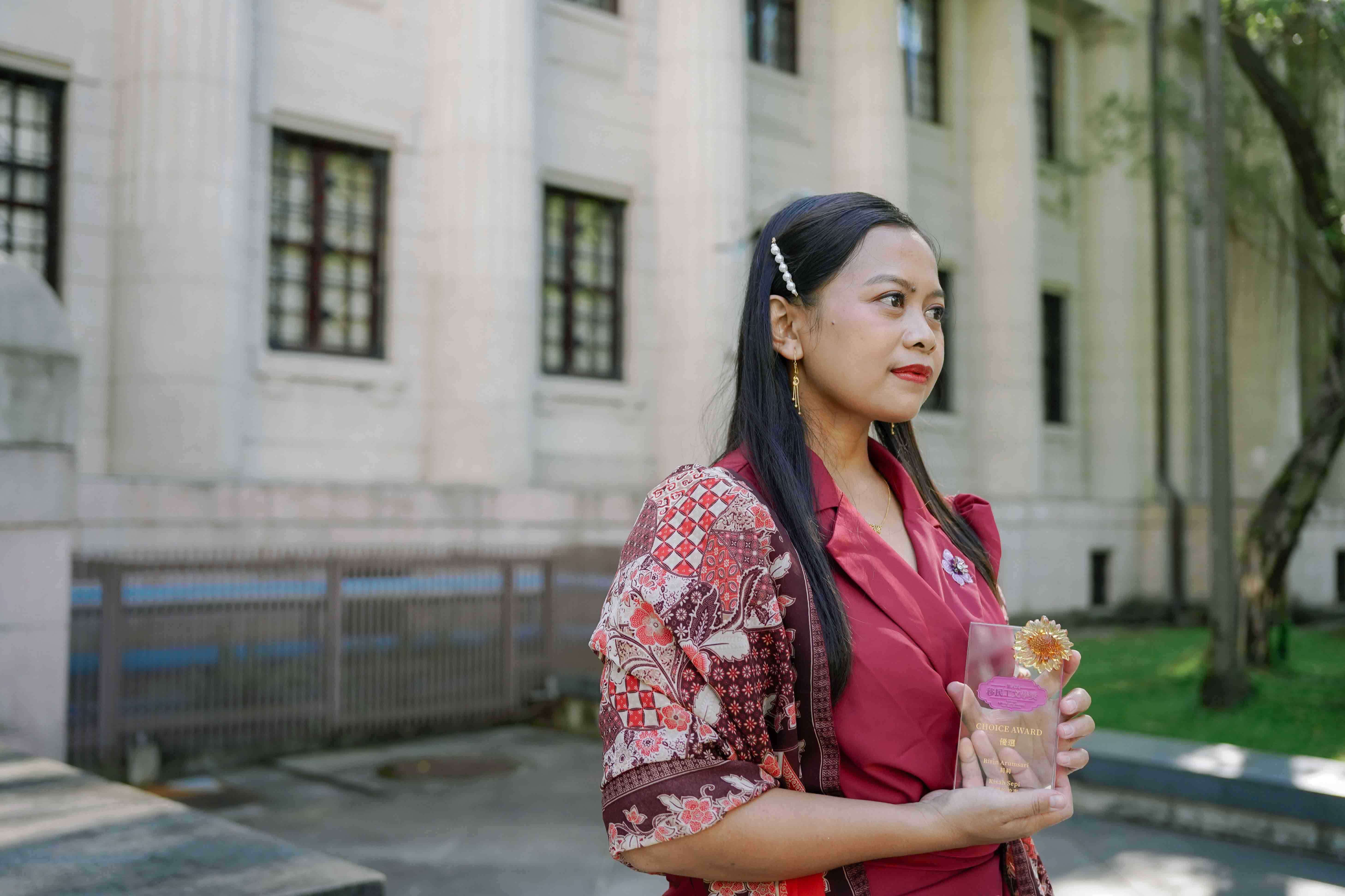 從印尼來台從事看護的莉莉，獲得今（2023）年第八屆文學獎優選。（攝影／黃銘進）