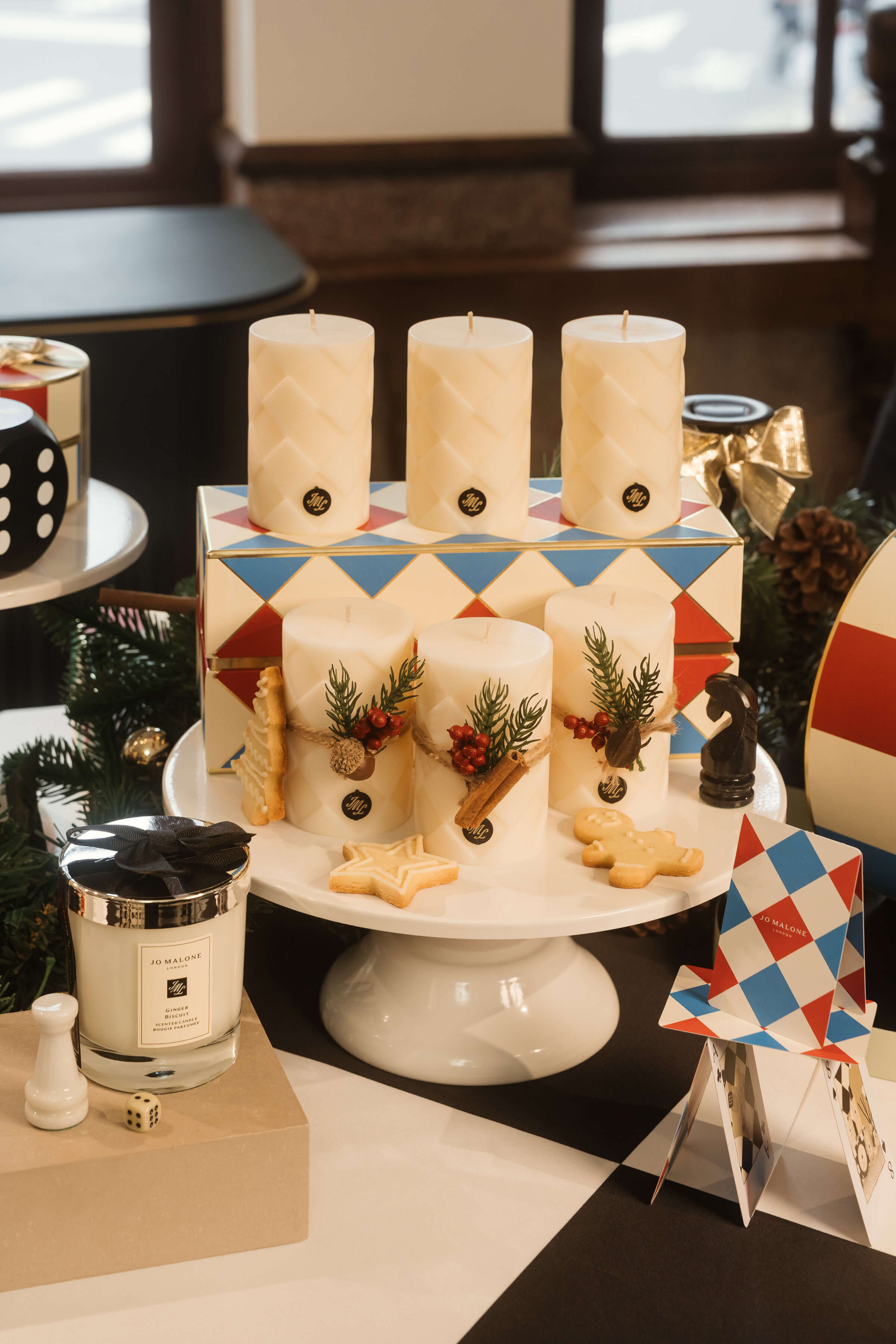 Jo Malone London 全新放玩派對系列 薑餅香氛工藝蠟燭組  NT$3,450 