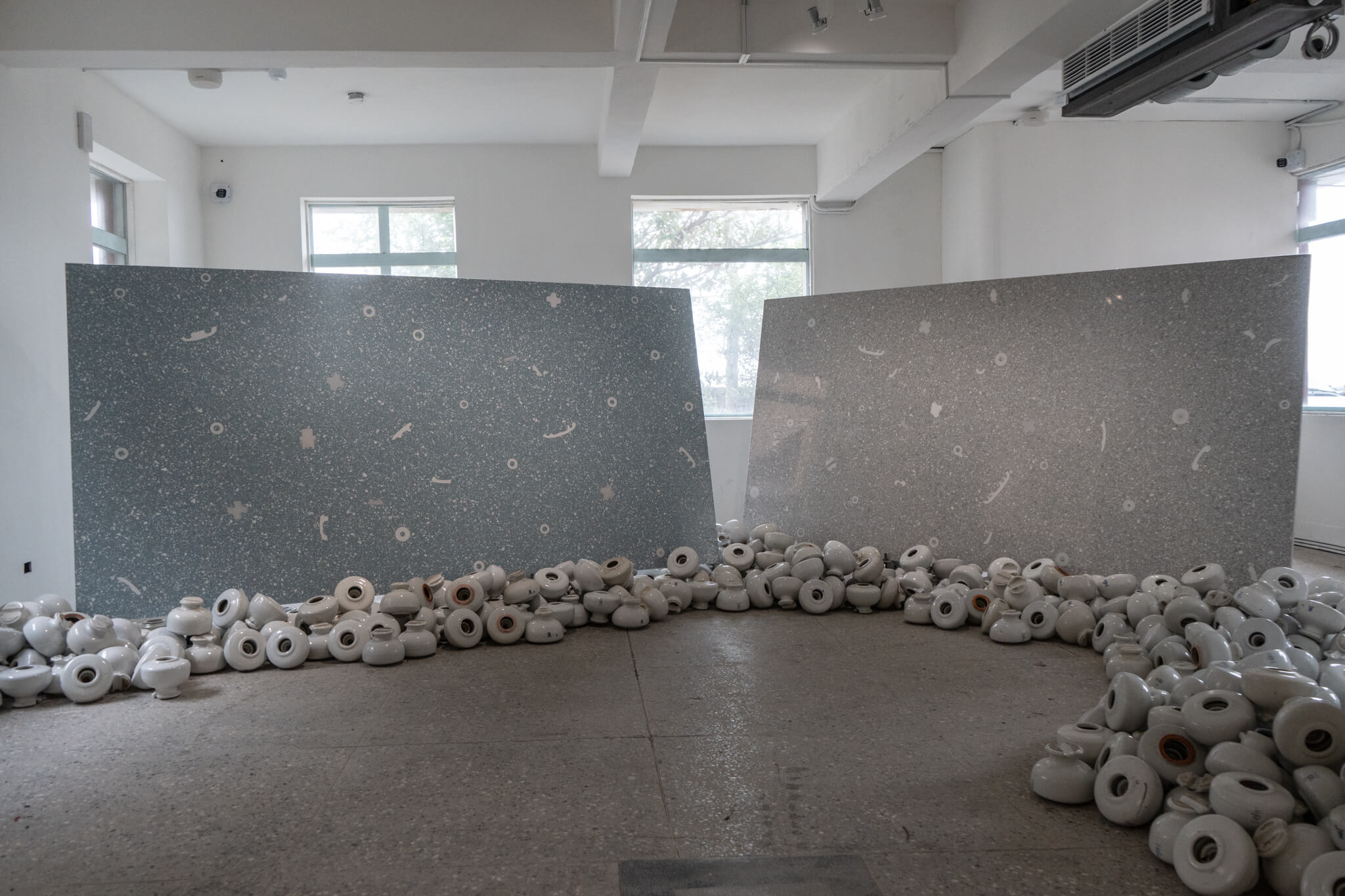 廢棄礙子變成台電特色建材「礙子石」