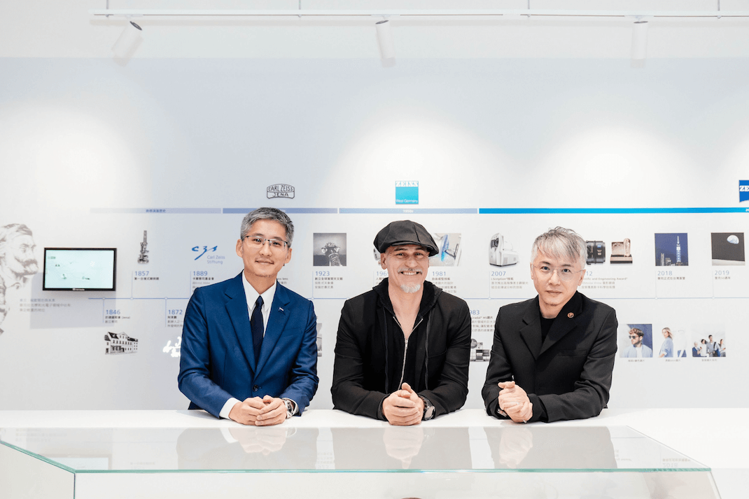 德國蔡司與光明分子團隊多年來培養了絕佳的默契與深厚的夥伴情誼，對於提供顧客最極致的光學技術與服務體驗擁有一致的信念，他們將在這幢旗艦店中繼續書寫未來的故事。