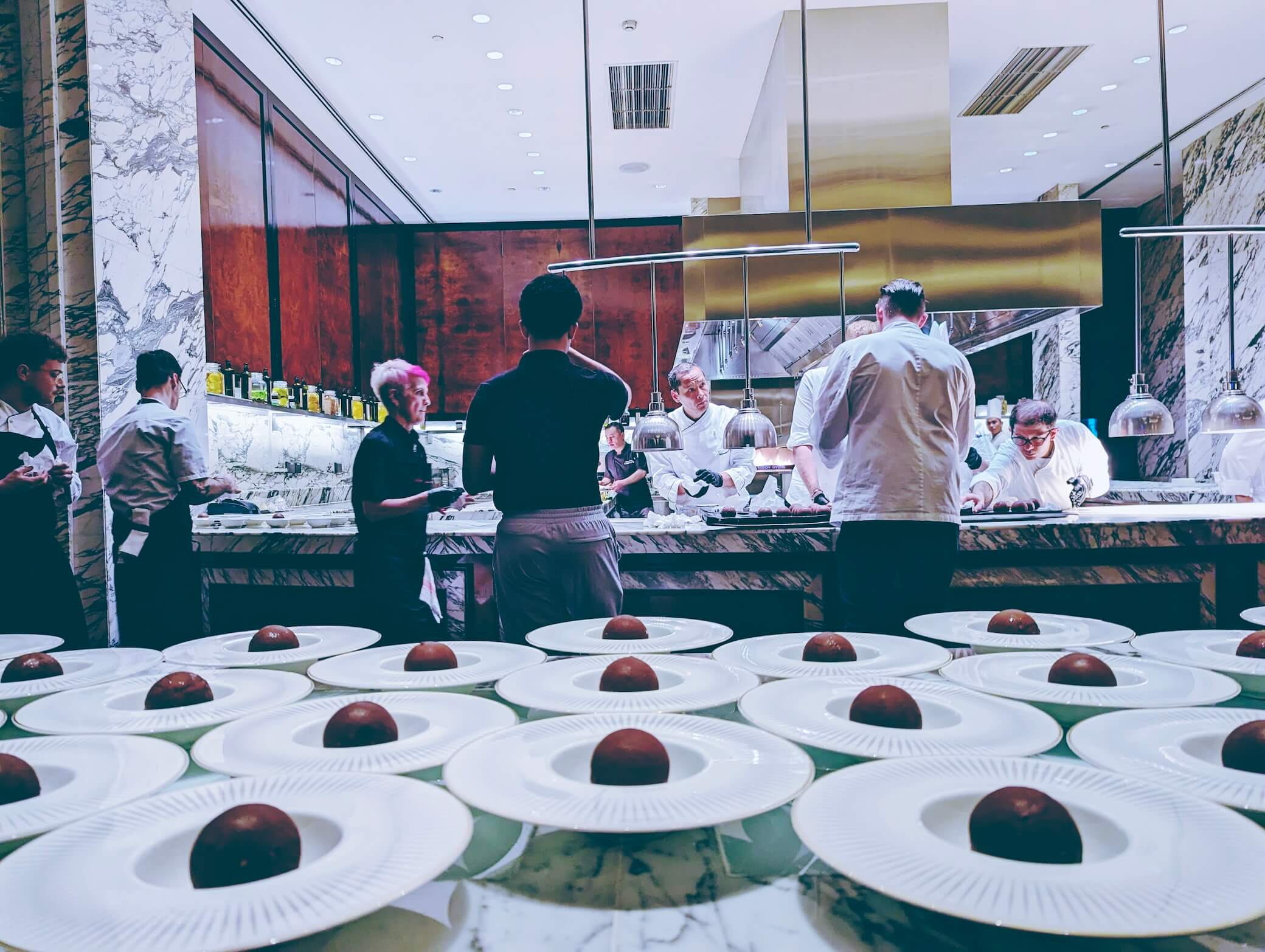 準備最後呈盤上桌的「my way」的提拉米蘇。（攝影／高麗音）