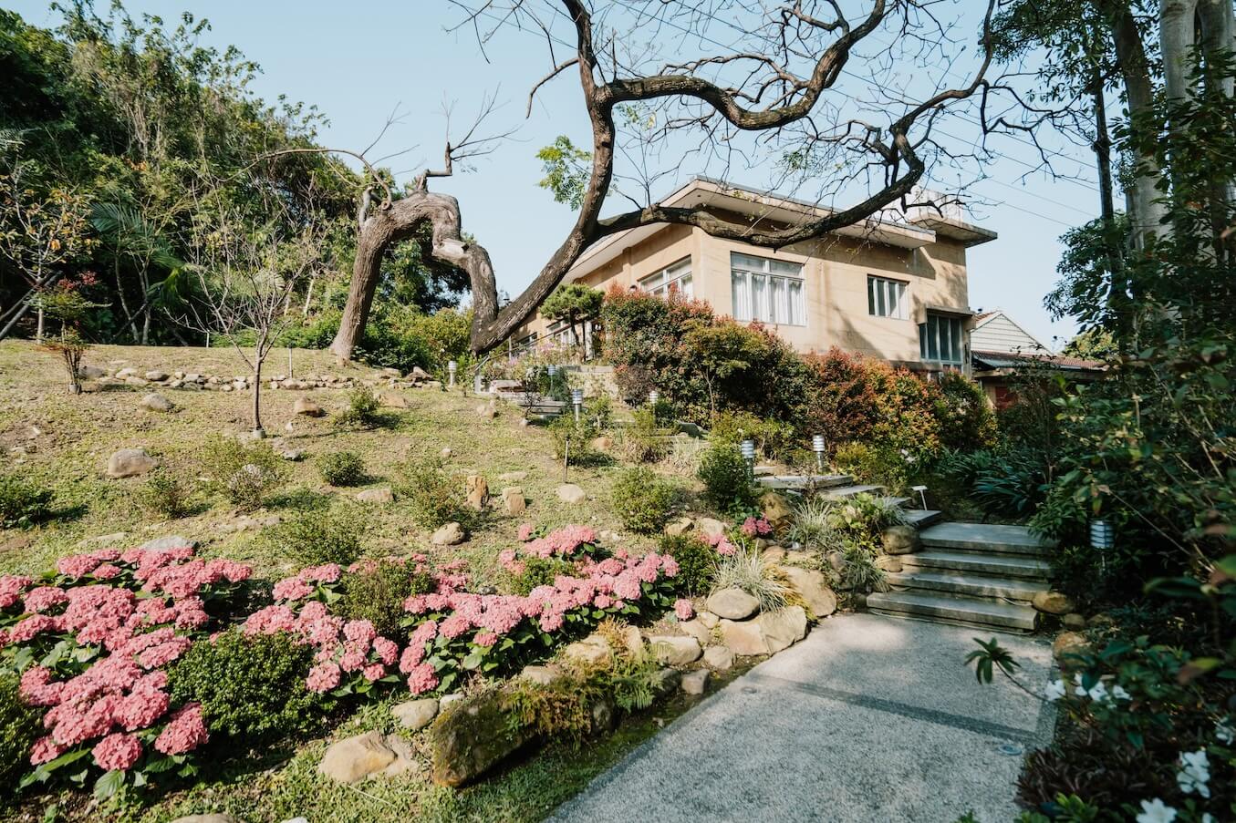 走出東密道可直接通往孔二小姐故居。