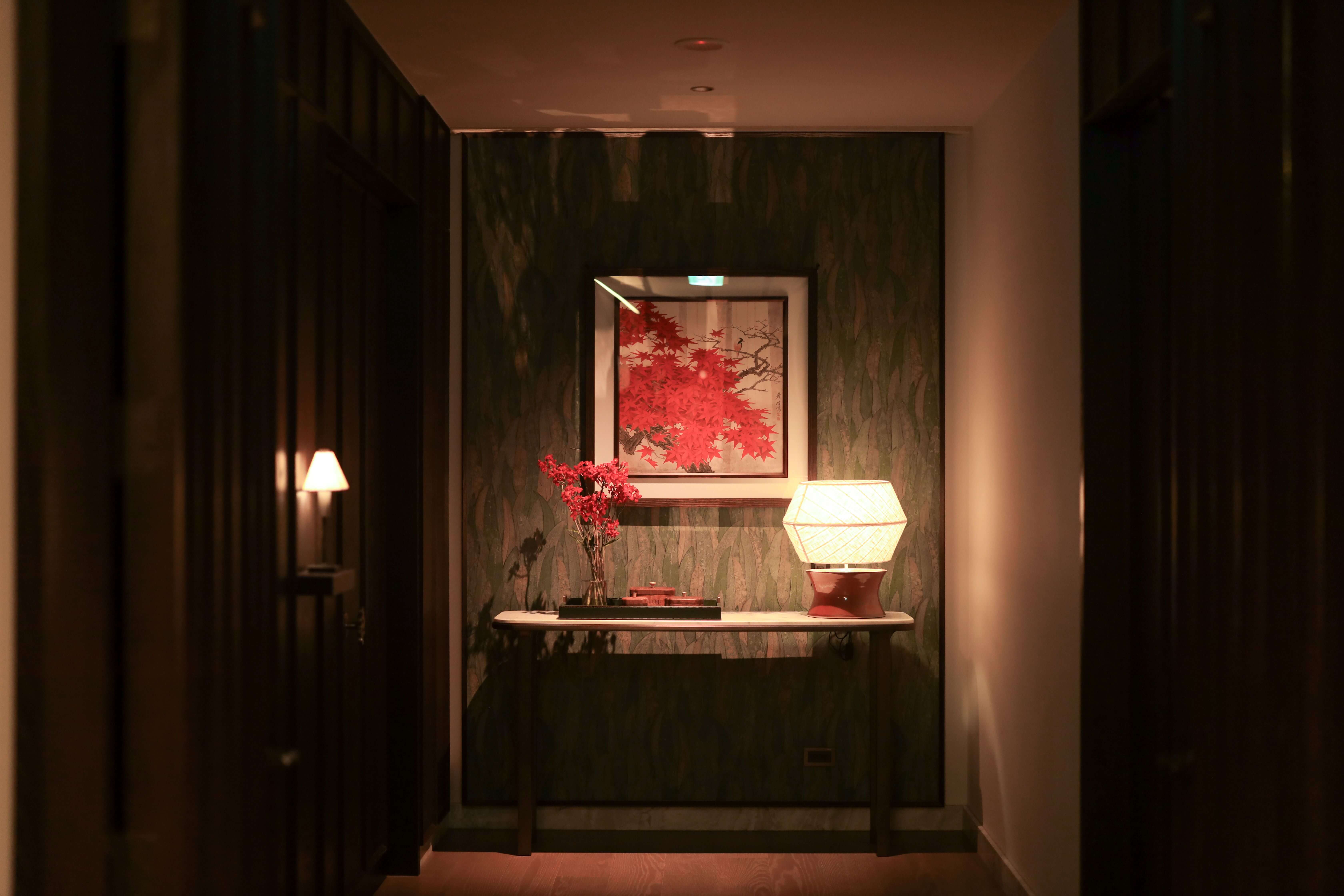 嶺南畫派名家周彥生的畫作，是寶元紀董事長蔡其建私藏的鎮店之寶。