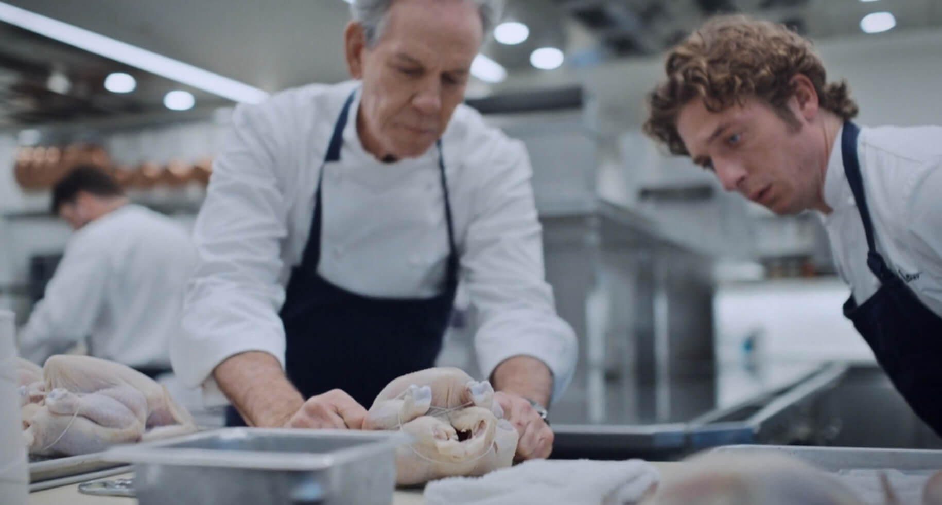 名廚Thomas Keller在劇中軋上重要一角，成為卡米烹飪人生中的重要導師。