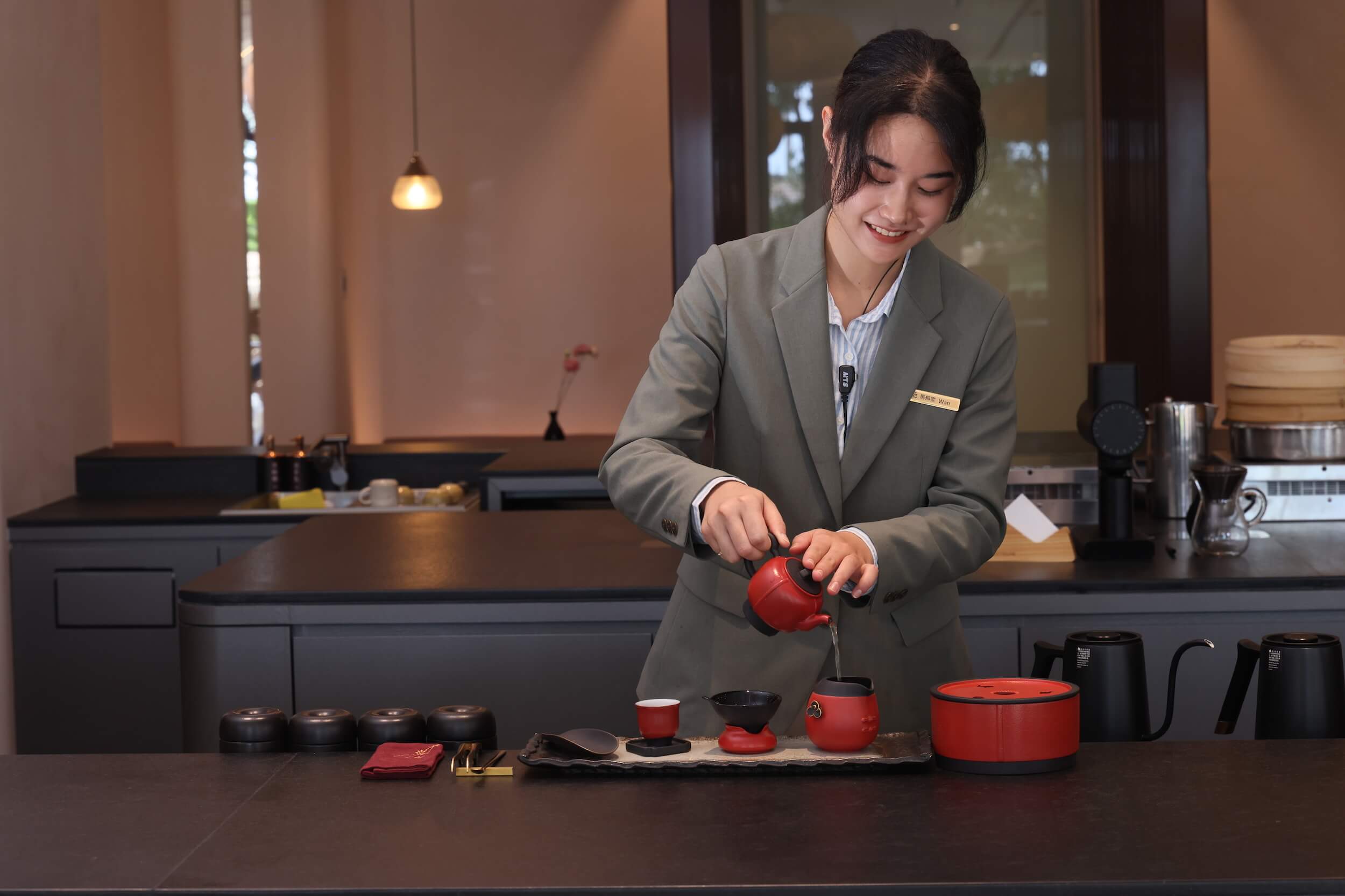 礁溪老爺酒店全新空間「茶寮清泉」招待入住10次以上常客專人侍茶與午茶服務。