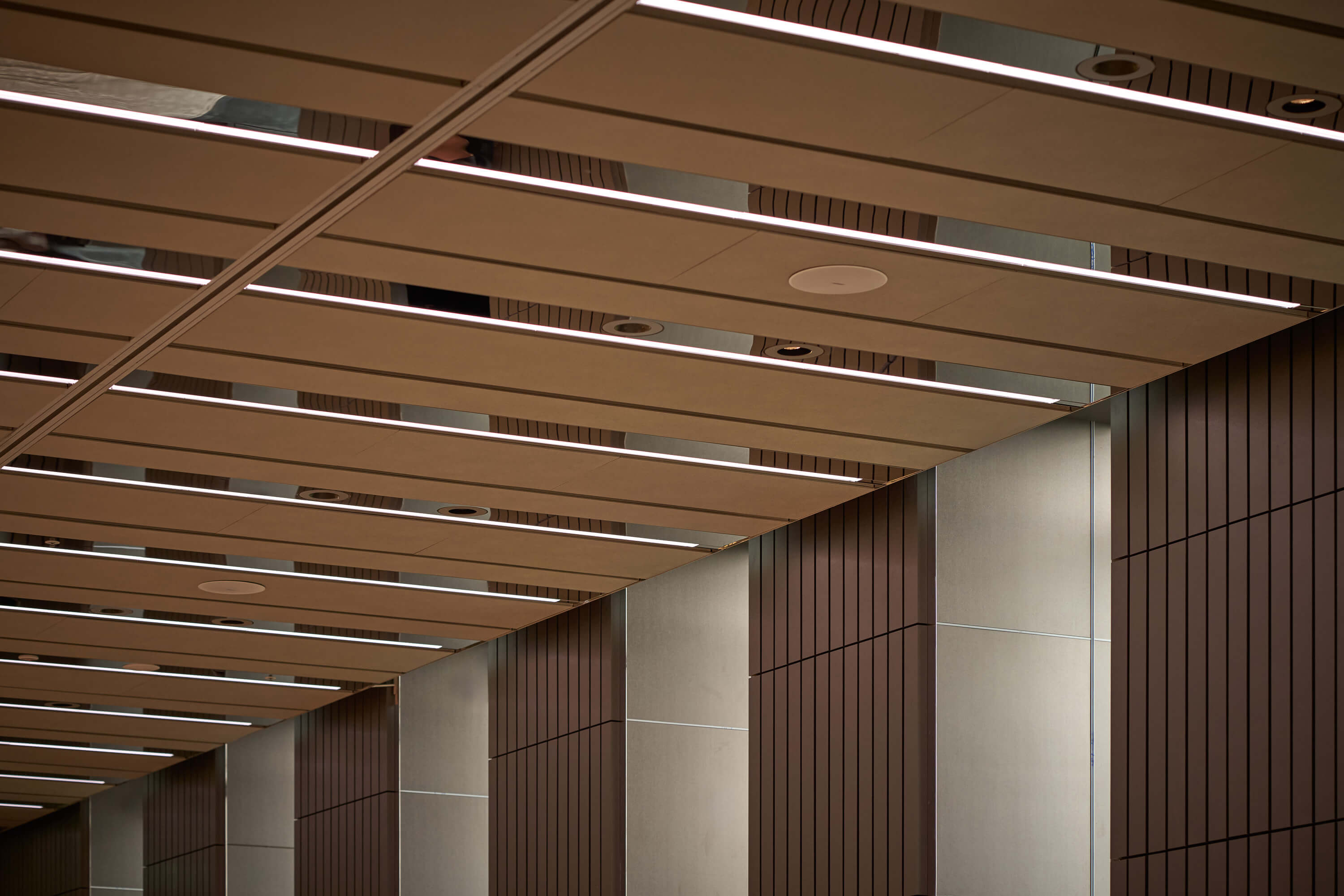 礁溪老爺酒店改裝 「明月宴會廳」全廳以香檳銀作為基調呈現精緻高雅風。