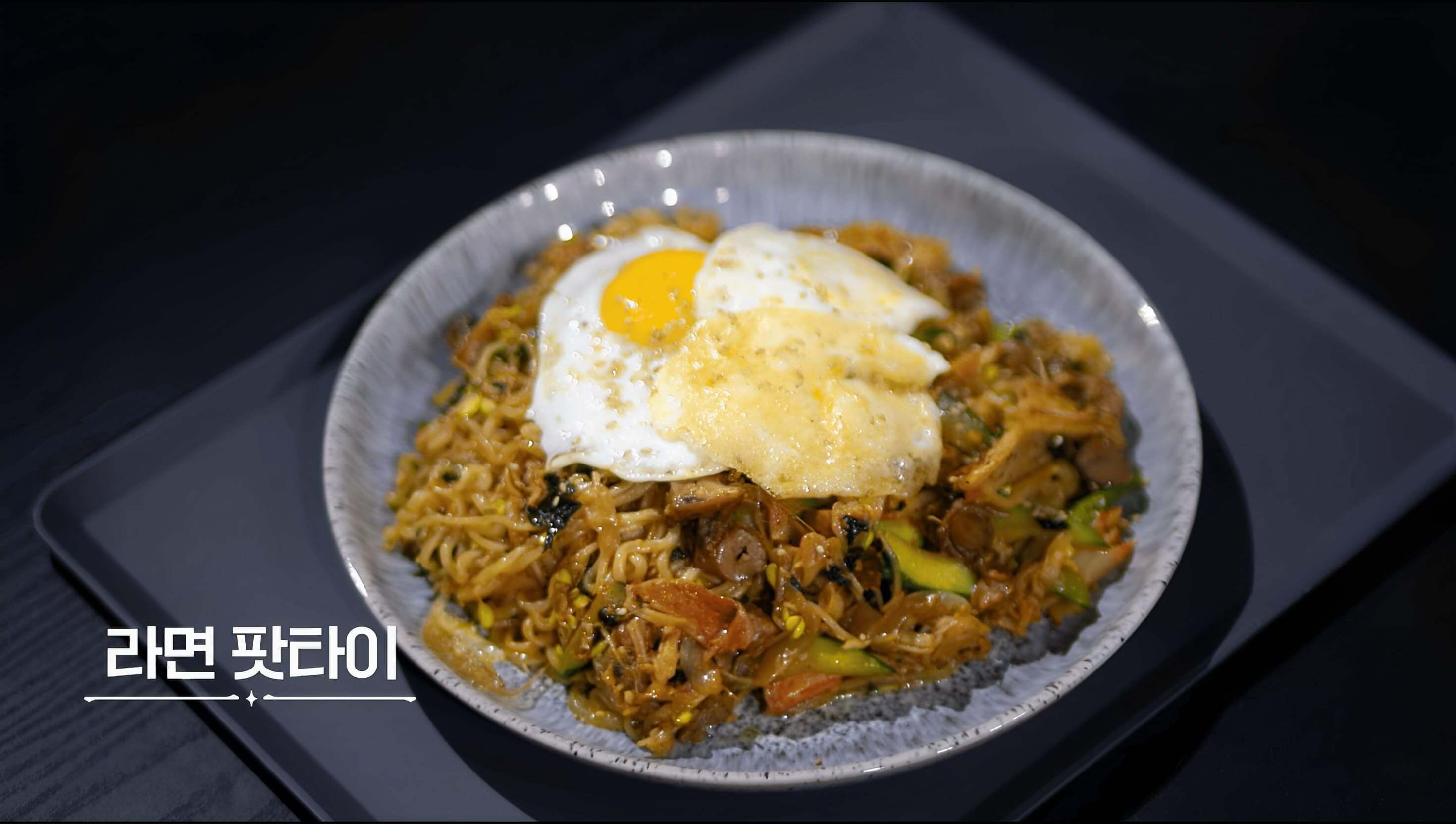 炒泡麵吃膩了?下次學試作料理泰式炒河粉風味泡麵。