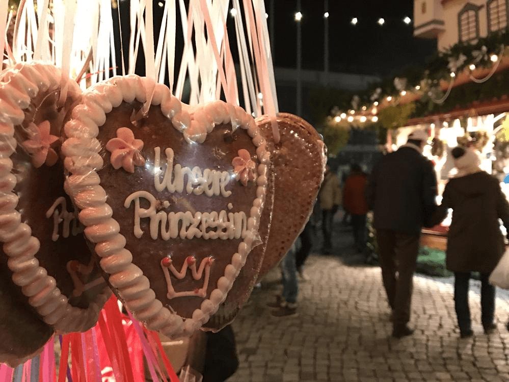 德勒斯登聖誕市集裡販售聖誕節糕點。圖片來源｜欣傳媒資料庫