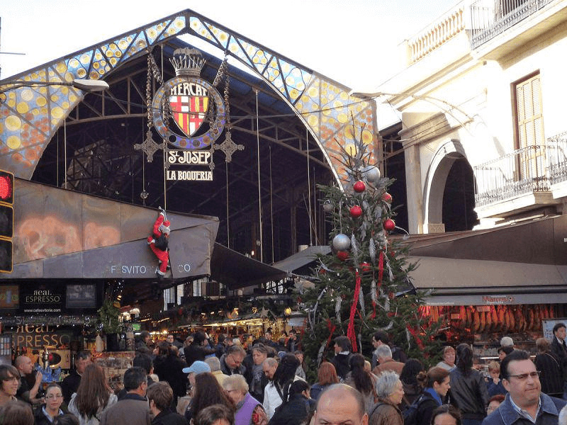 巴塞隆納的聖誕市集盛況。圖片來源｜Flickr CC 授權 Ajuntament Barcelona