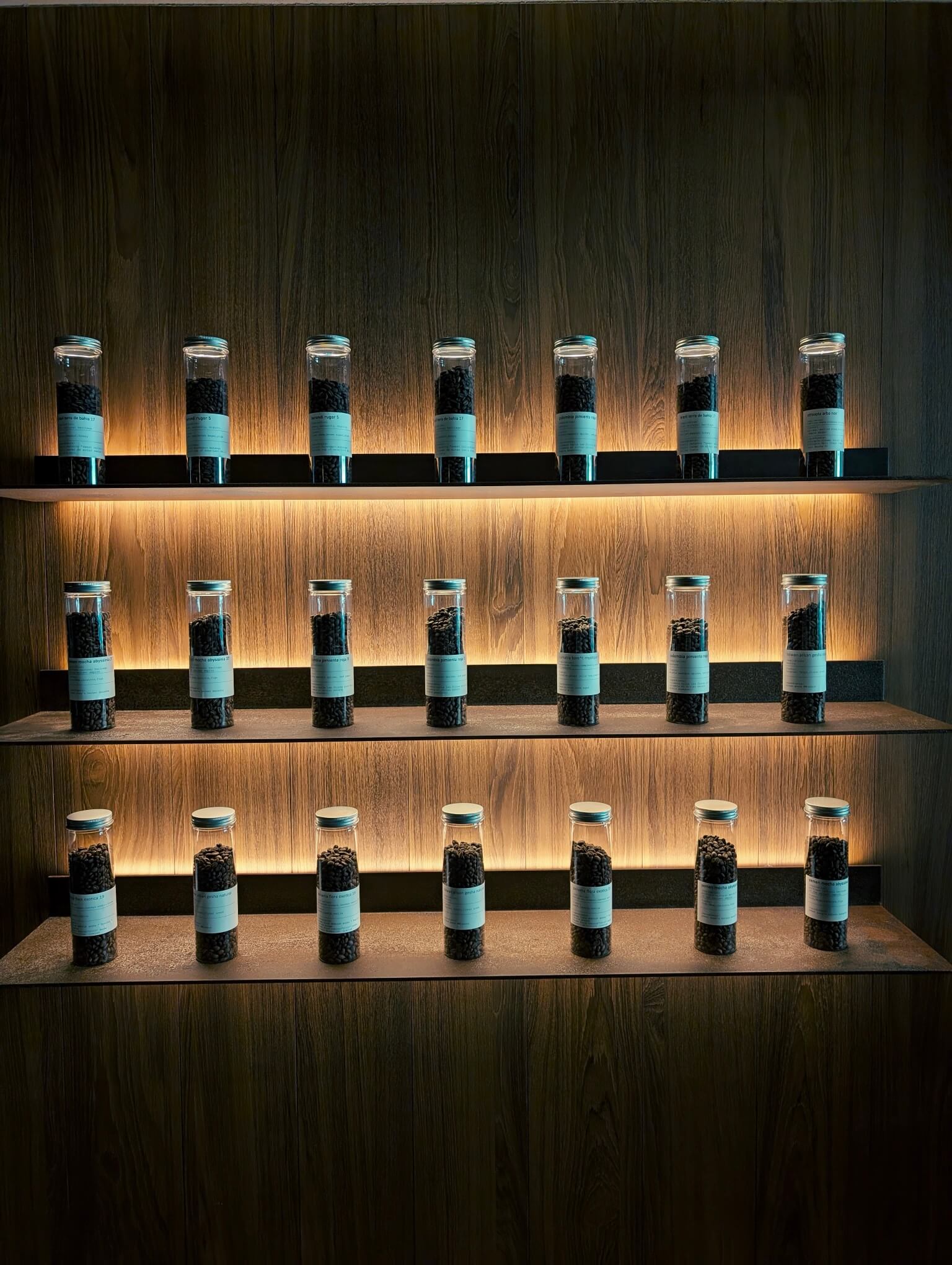 Fika Fika SHIU XIANG的每款咖啡豆中，都有陳志煌的靈感元素，及數款不同後處理咖啡豆所組成的風味。攝影／高麗音