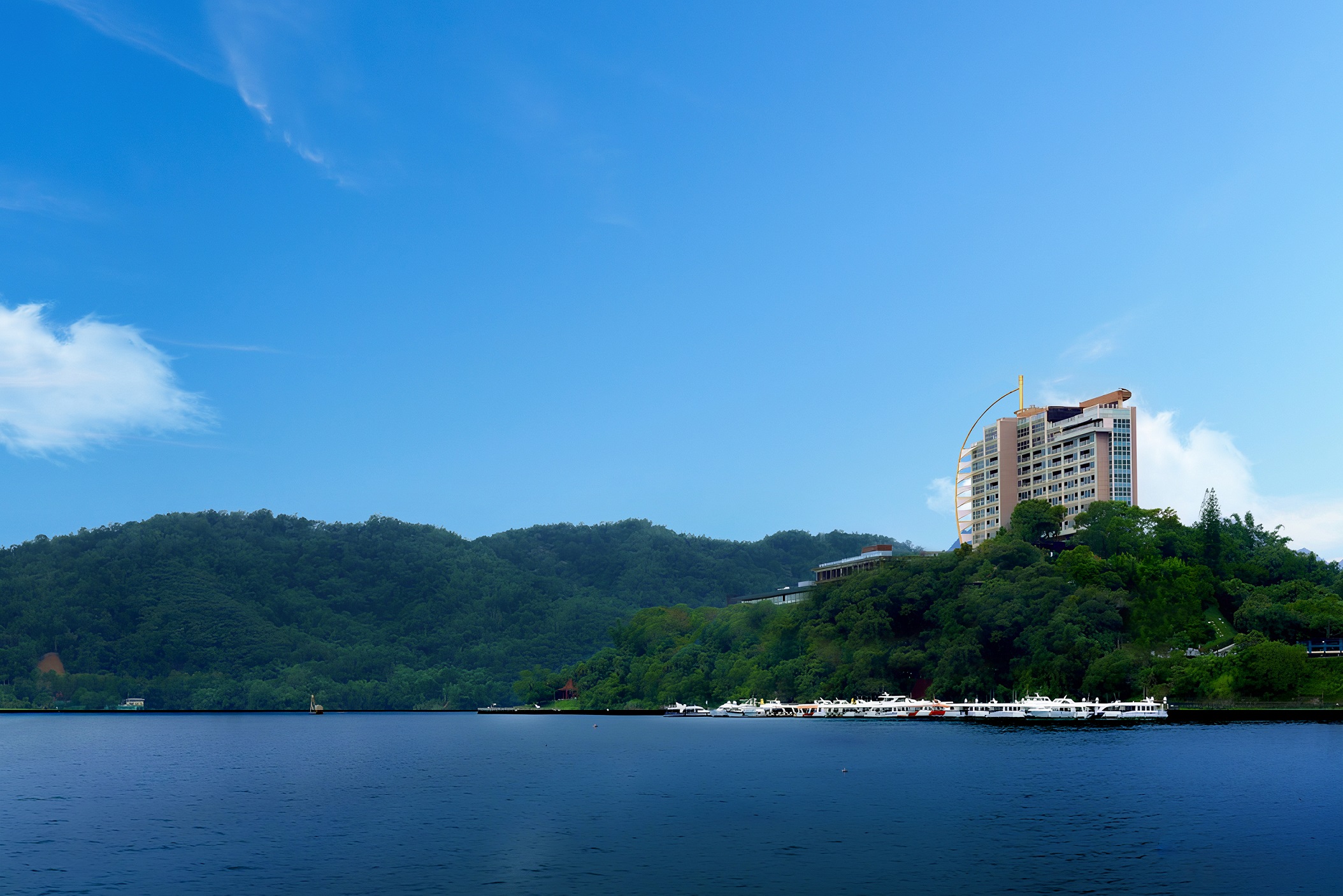 行館外觀如同一艘大型客船，從蔣介石行館到漢來打造的藝術酒店，文化傳承日月可鑑。（圖片／漢來日月行館 提供）