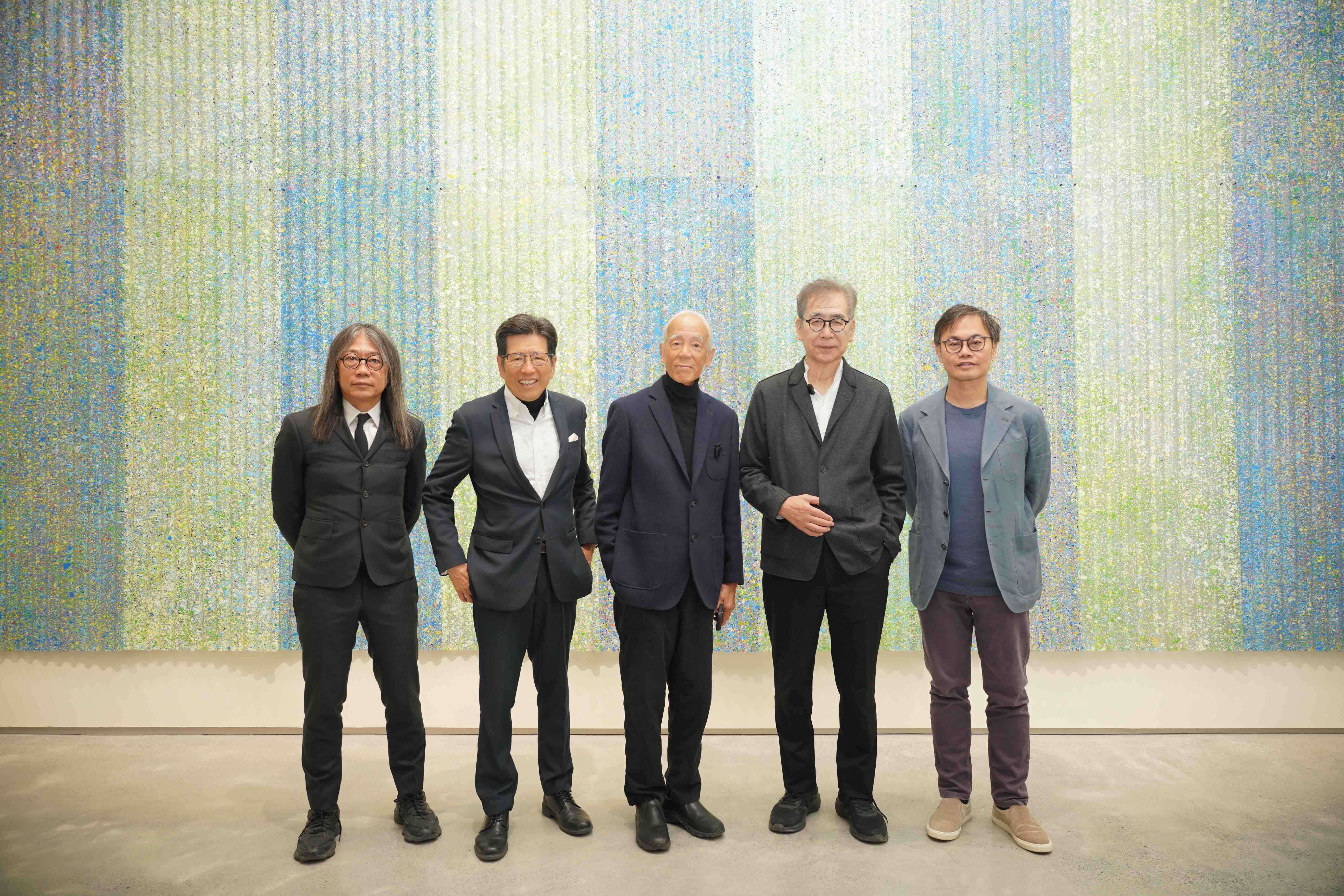 由左至右-林友寒、嚴長壽、江賢二、南條史生、紀嘉華。照片提供／江賢二藝術文化基金會