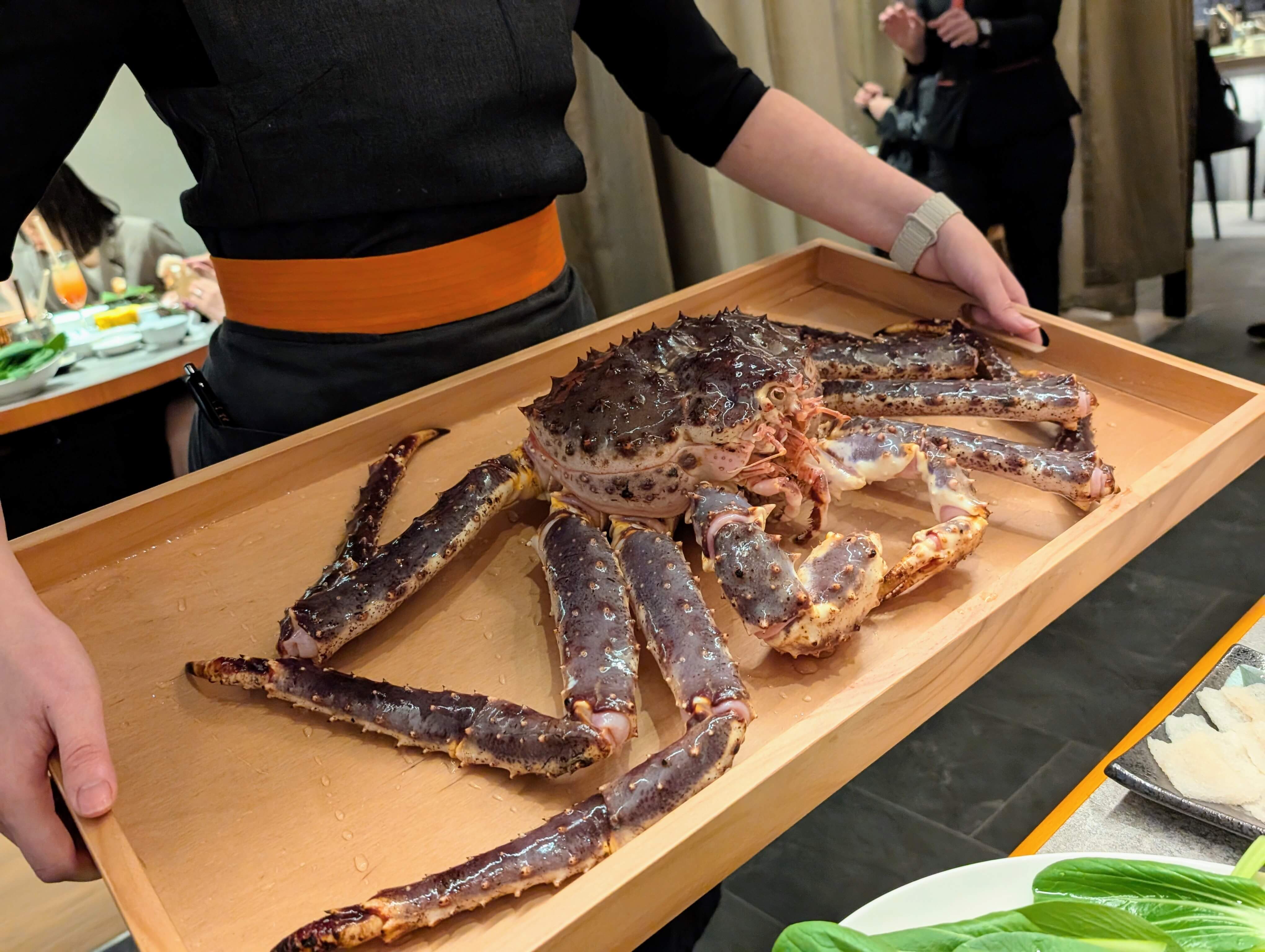 嚴選3公斤以上，由產地空運直送並利用天然海水養殖的帝王蟹。（攝影／高麗音）