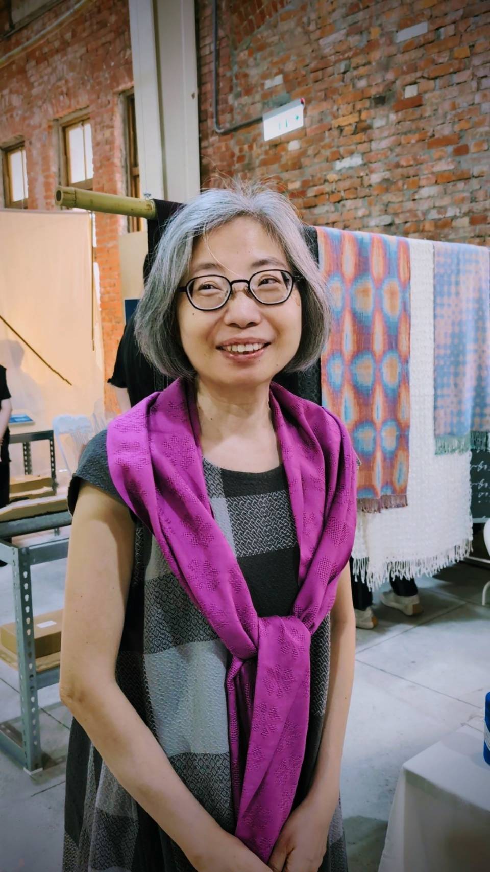 黃文英在展場被尊稱為「老師的老師」。