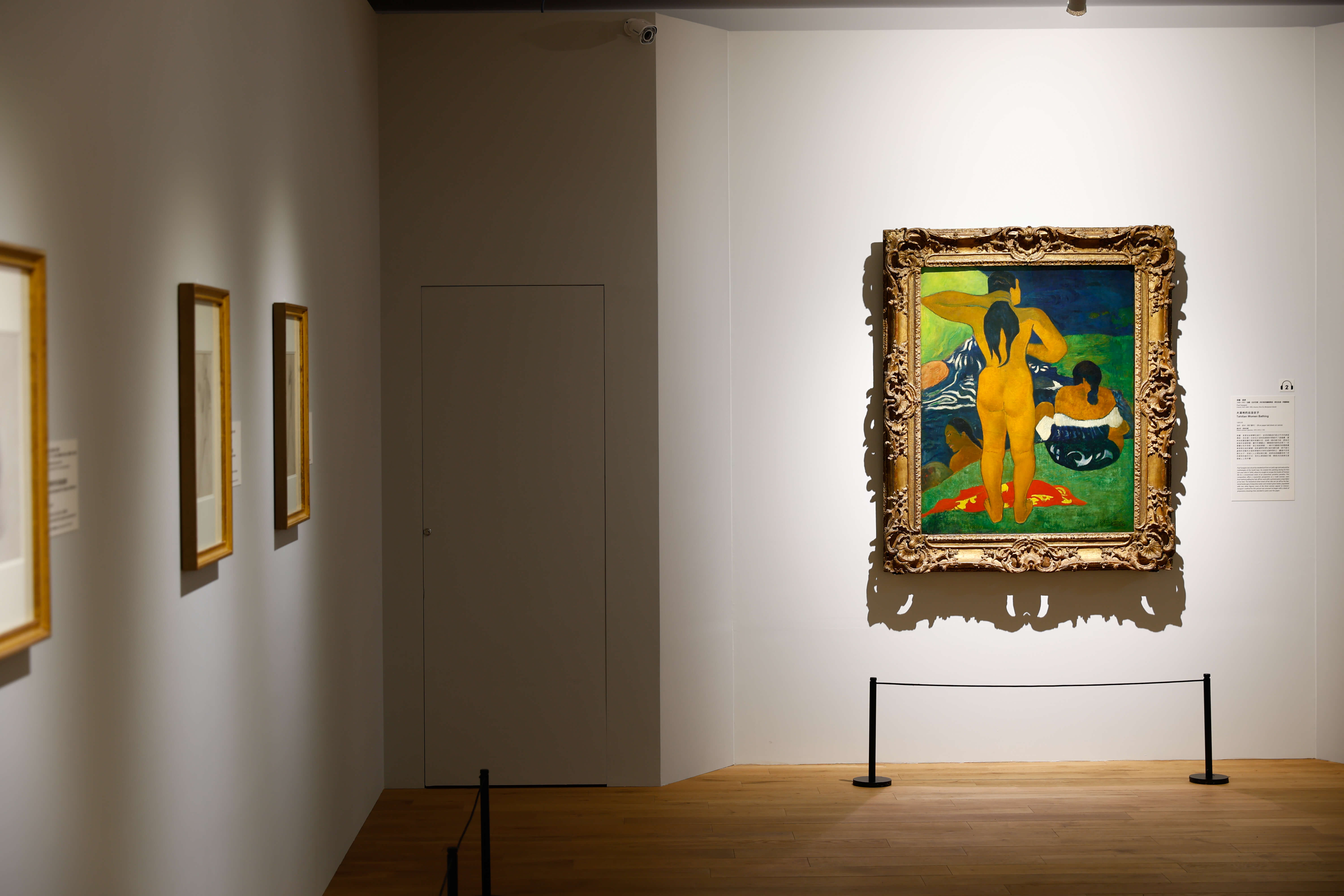 展出美國大都會博物館經典館藏,匯聚從印象派到早期現代主義,包含高更、梵谷、馬諦斯等38位藝術巨匠的經典名作。圖為高更〈大溪地的出浴女子〉。