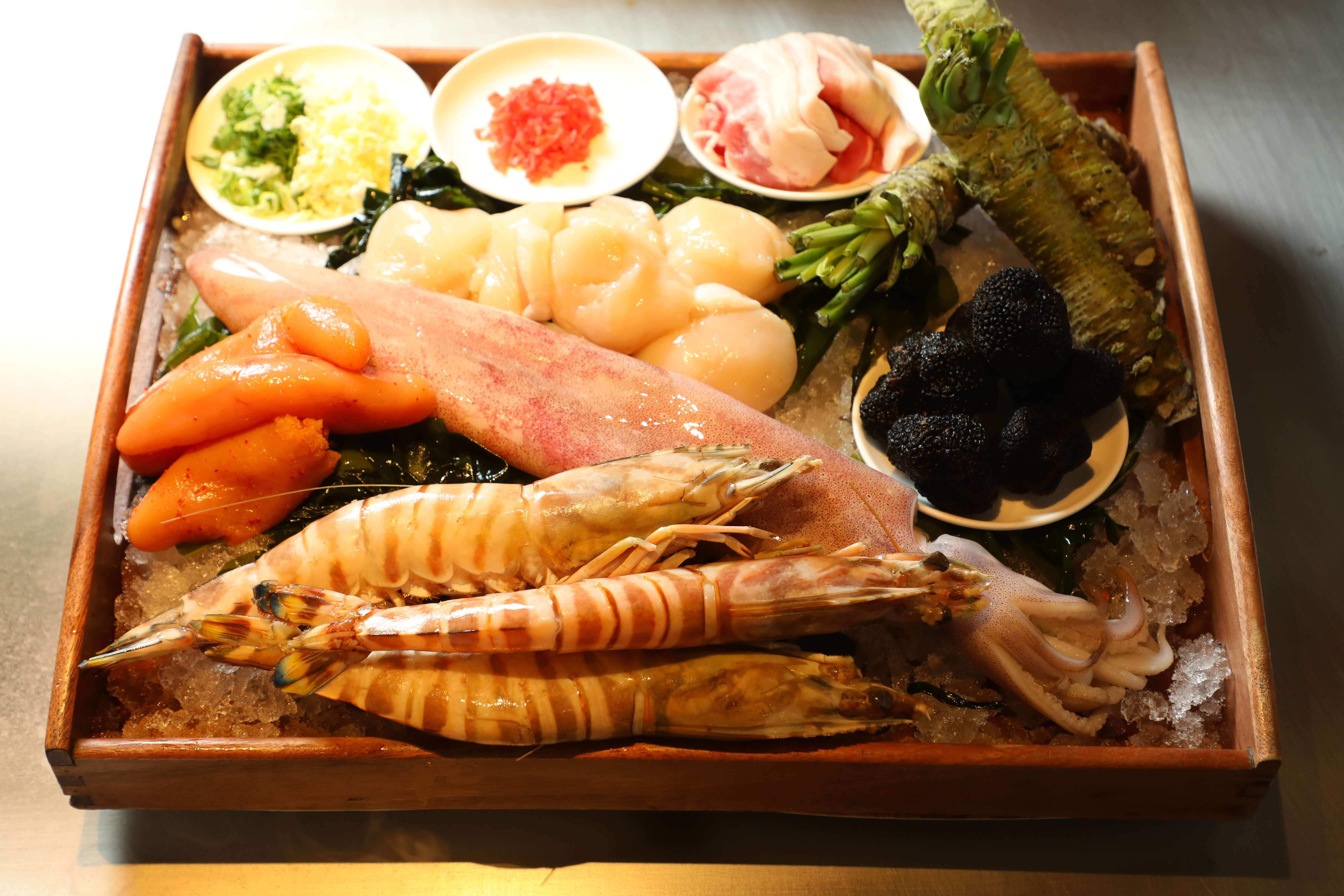 「高級御好燒」結合黑松露、大明蝦、明太子等近十種台日高級食材。