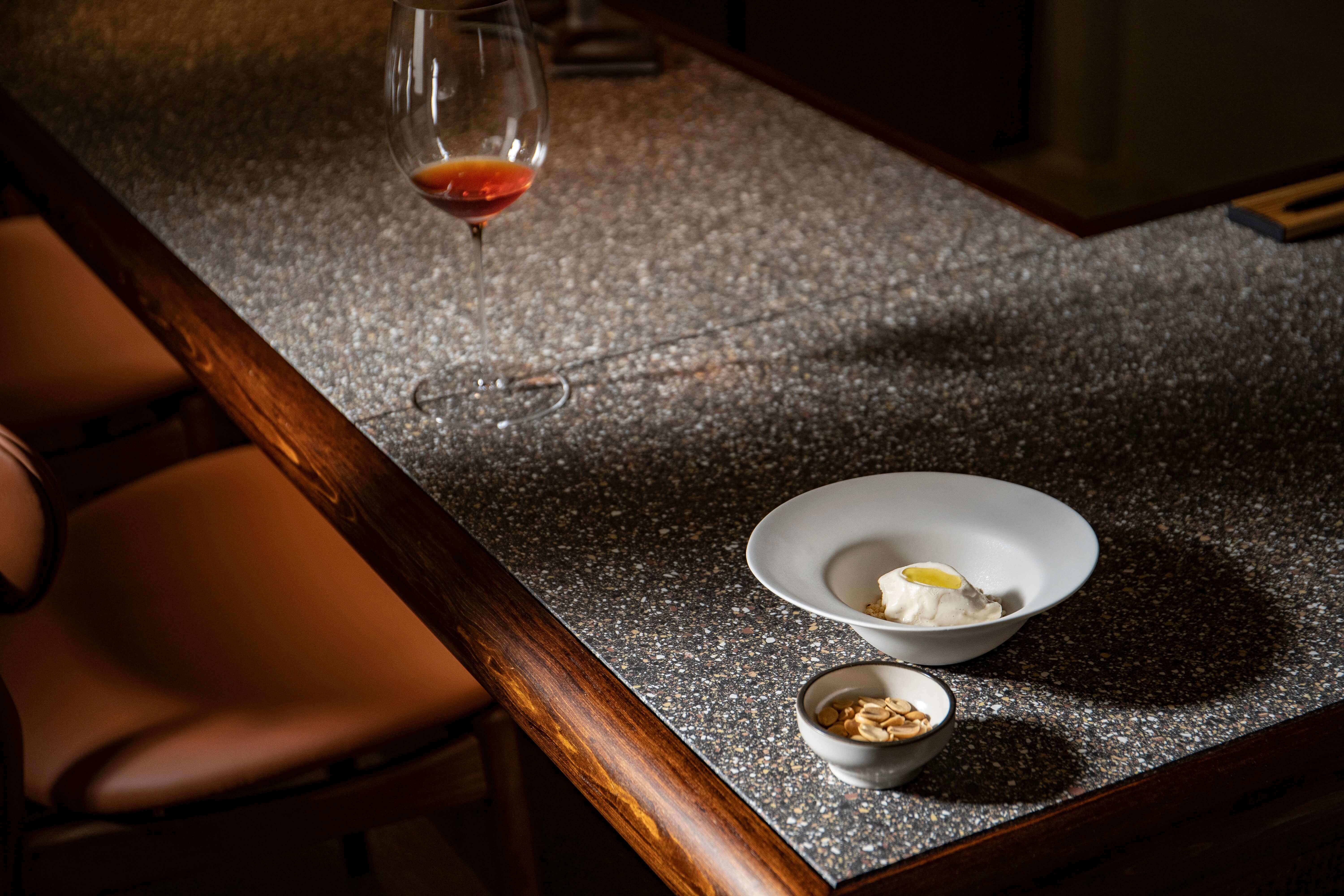 芏 Astēa的甜點與全球首間米其林一星冰淇淋專門店「MINIMAL」合作，帶來充滿驚喜的「pairing」。