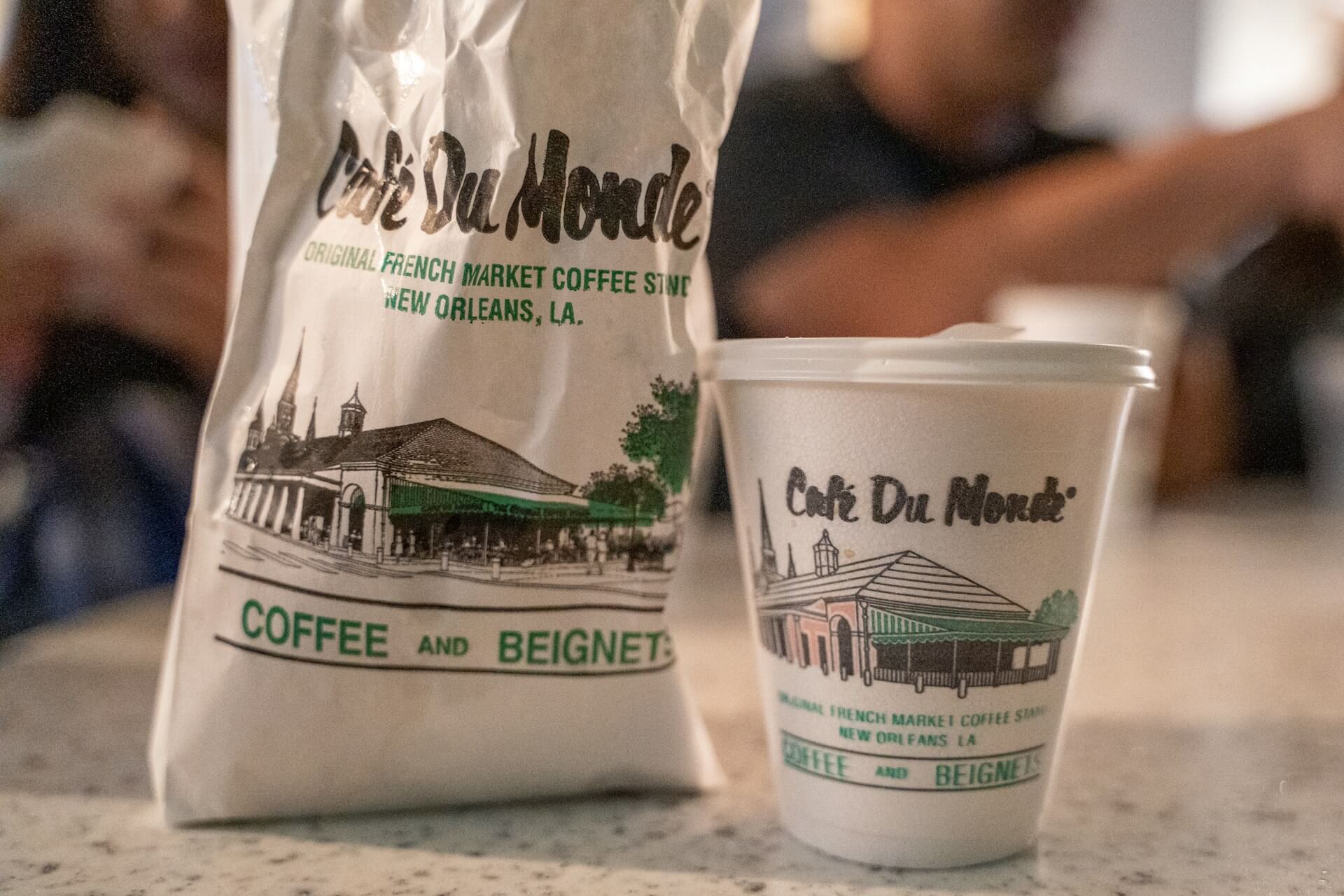 愛德華・李認為紐奧良最棒的貝涅餅就在世界咖啡館Café du Monde。攝影/Jessica Tan