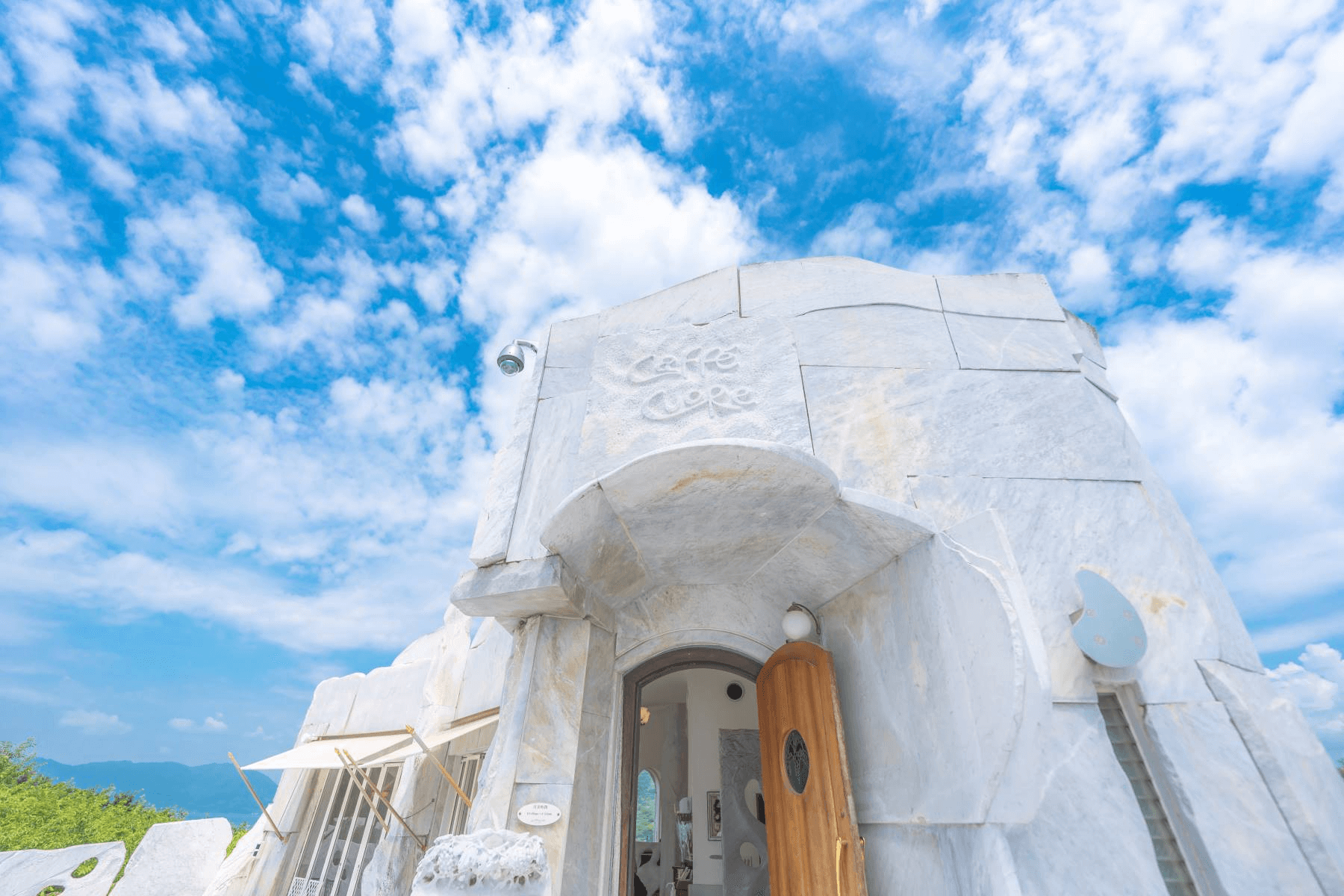 使用義大利大理石的「未來心之丘」宛如純白殿堂，是生口島上最人氣的打卡拍照景點之一。