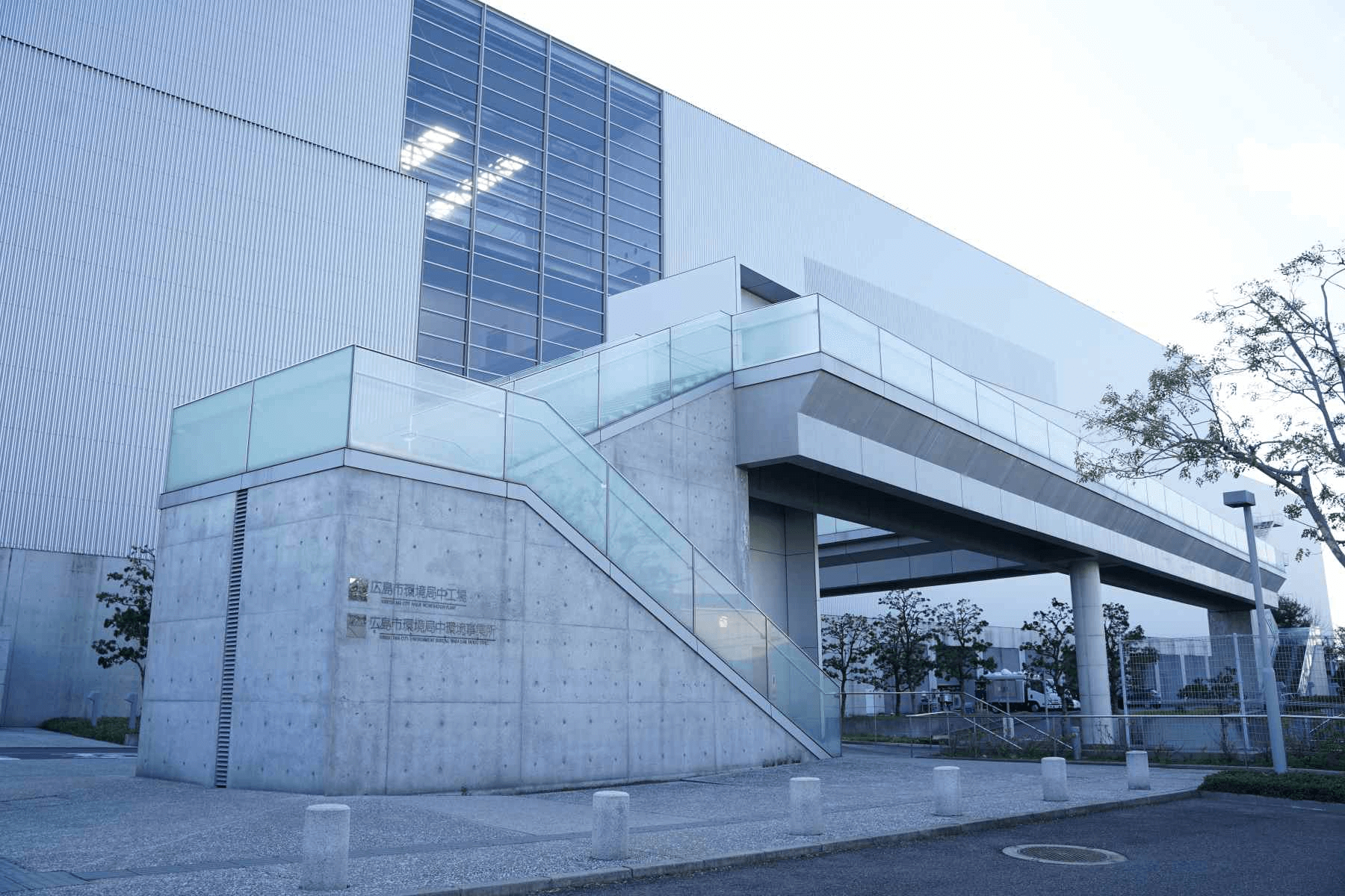 建築大師谷口吉生設計的「廣島市環境局中工廠」，改造自垃圾焚化廠。