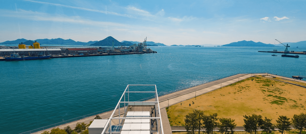 建築大師谷口吉生設計之「廣島市環境局中工廠」，顛覆了一般人對垃圾焚化廠的負面印象。