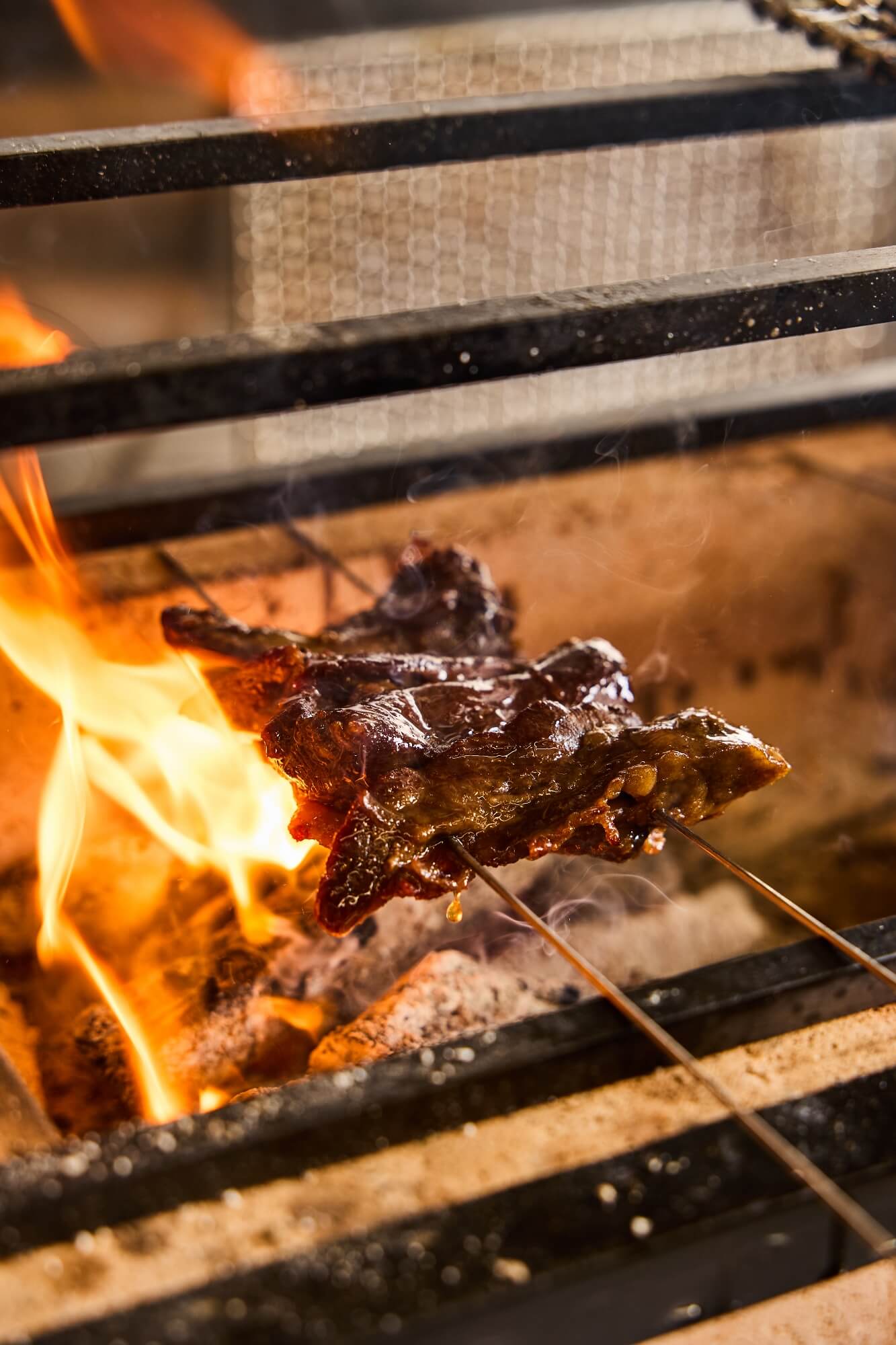 炭烤和牛舌下叉燒