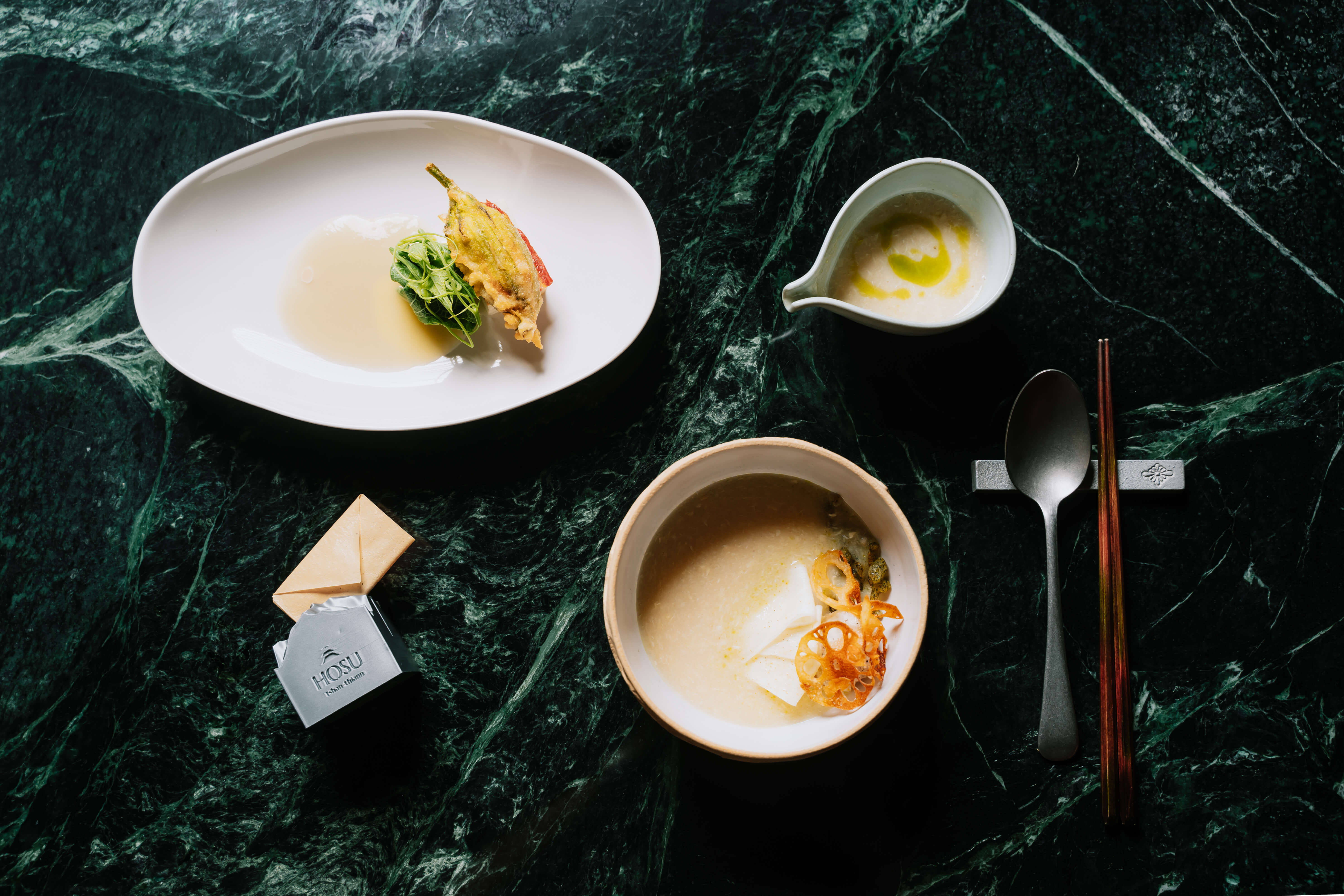 在花蓮玉里蛇紋石打造的餐桌上，是每一季用風土雕琢的驚喜旅程。