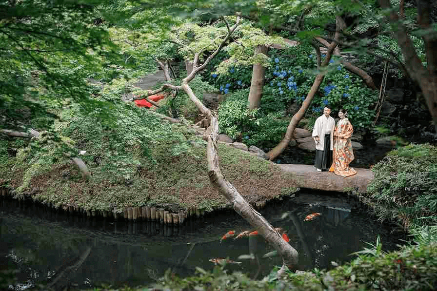 八芳園不僅是知名的庭園景點，更是結合婚禮、宴會、餐飲與文化體驗的多功能場域。