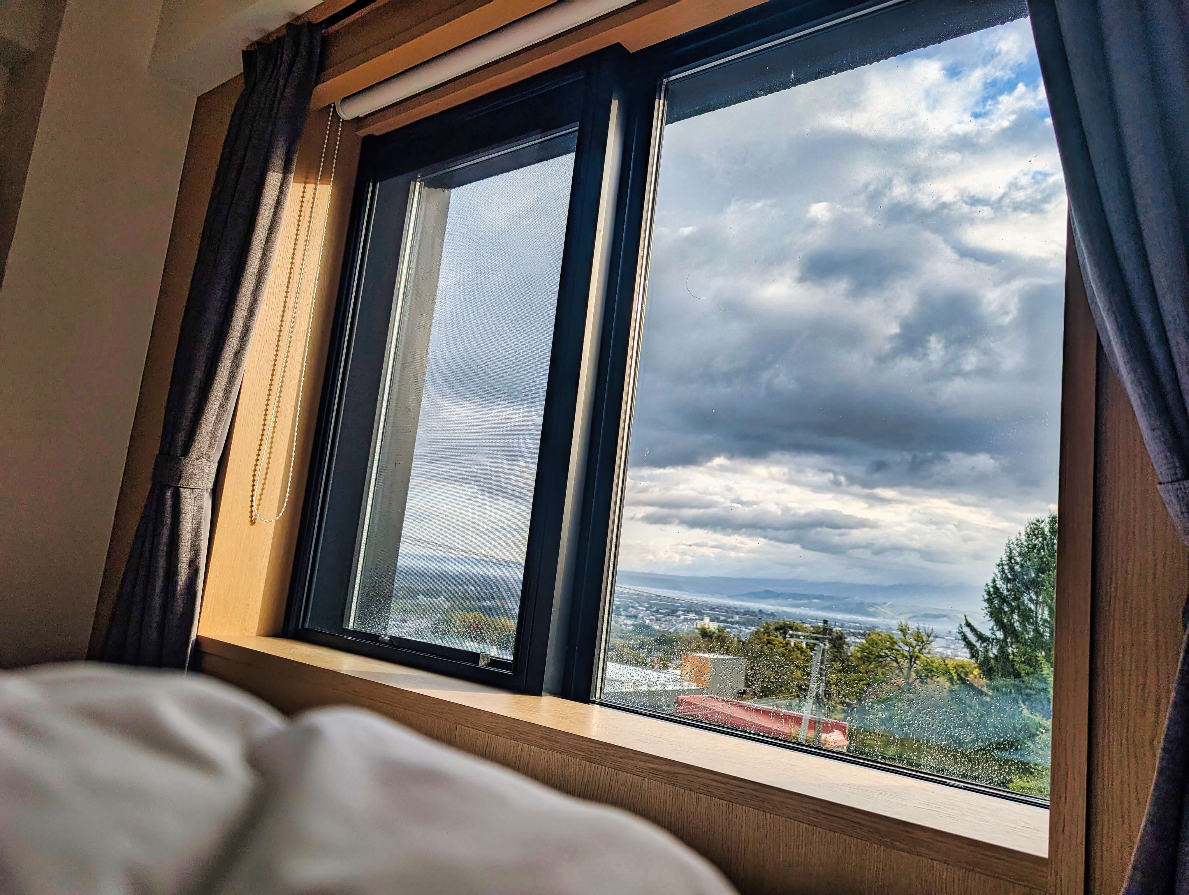 從房間窗戶望見的富良野。