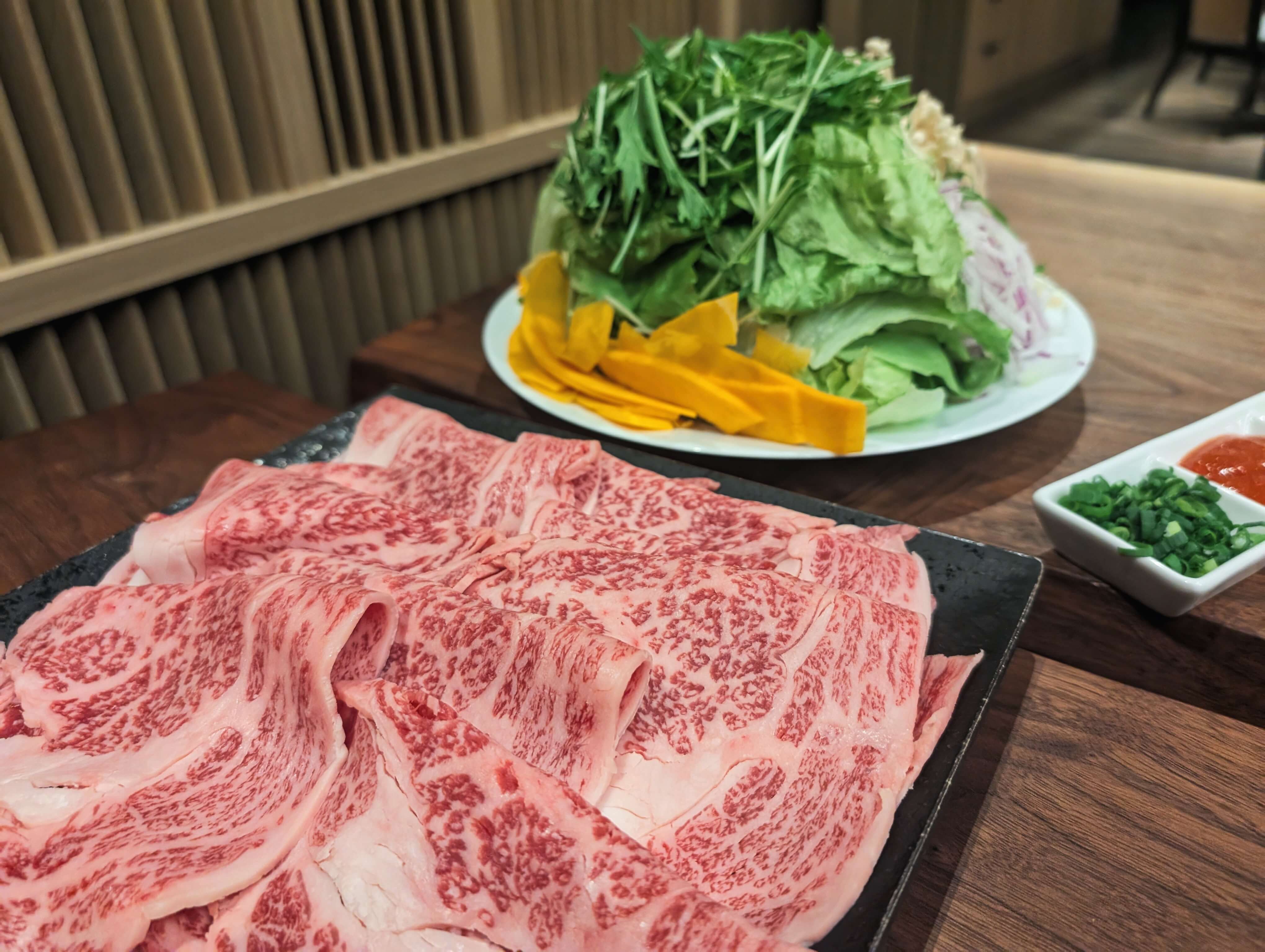 在Nozo Hotel可嚐到壽喜燒、鐵板燒等高端食材料理。