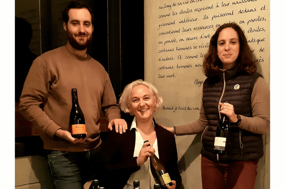 Anne Gros (中) 與她的兒子Paul、女兒Julie。