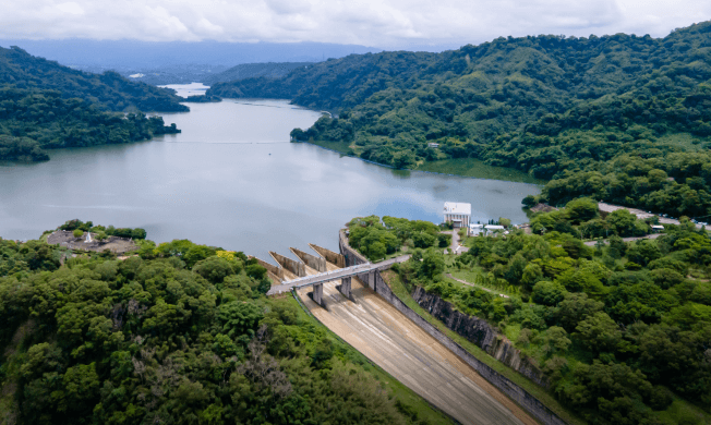 鯉魚潭水庫的景山小水力發電廠，是台電最早啟動的小水力發電廠。（照片提供：台電）