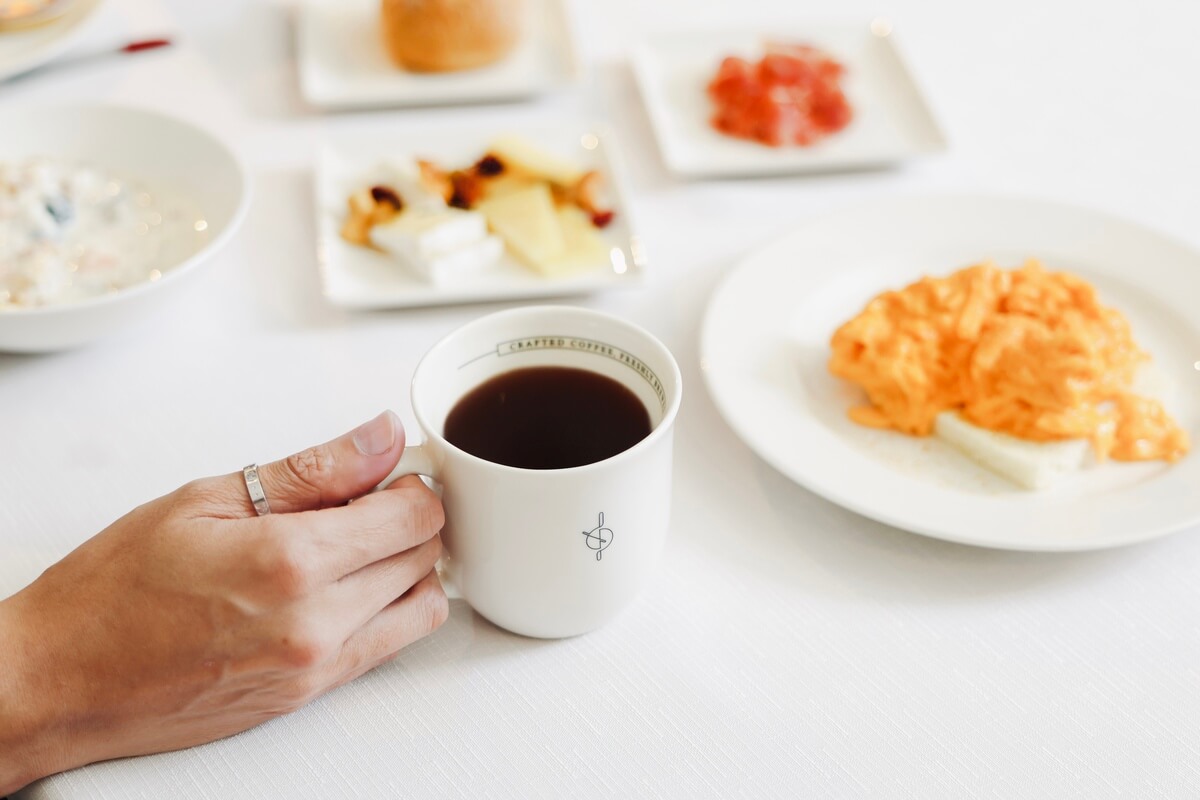 一夜微醺後，清晨迎來米其林二星渥達尼斯磨坊早餐，推薦喝一杯「VWI Blend-Cake Spice 日常咖啡豆 Daily」。
