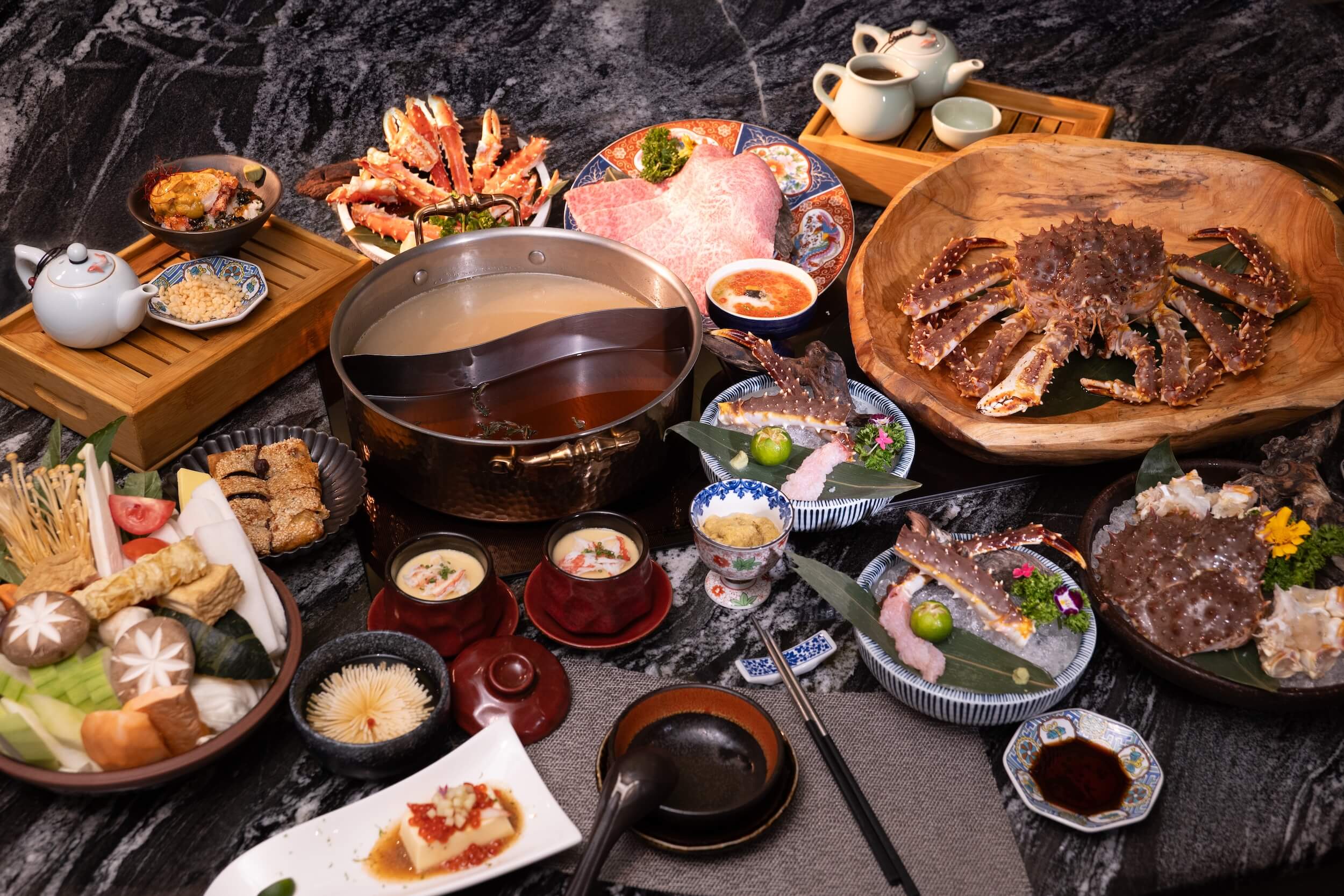 二本松「戀蟹物語」雙人套餐，頂級帝王蟹五吃豐富滿足。