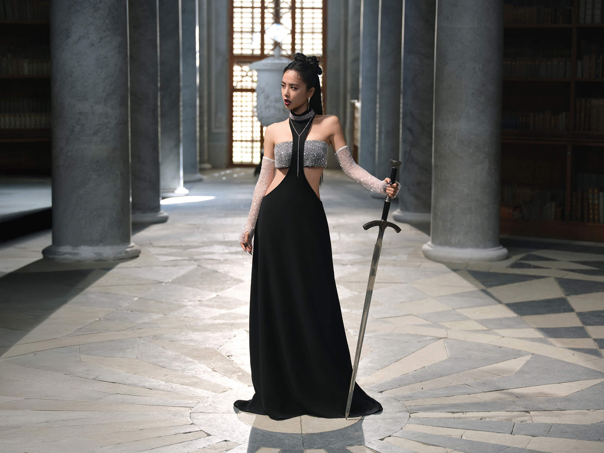 MV畫面中亦藏有多項巧思及彩蛋，包括以騎士象徵歌迷長年的陪伴。