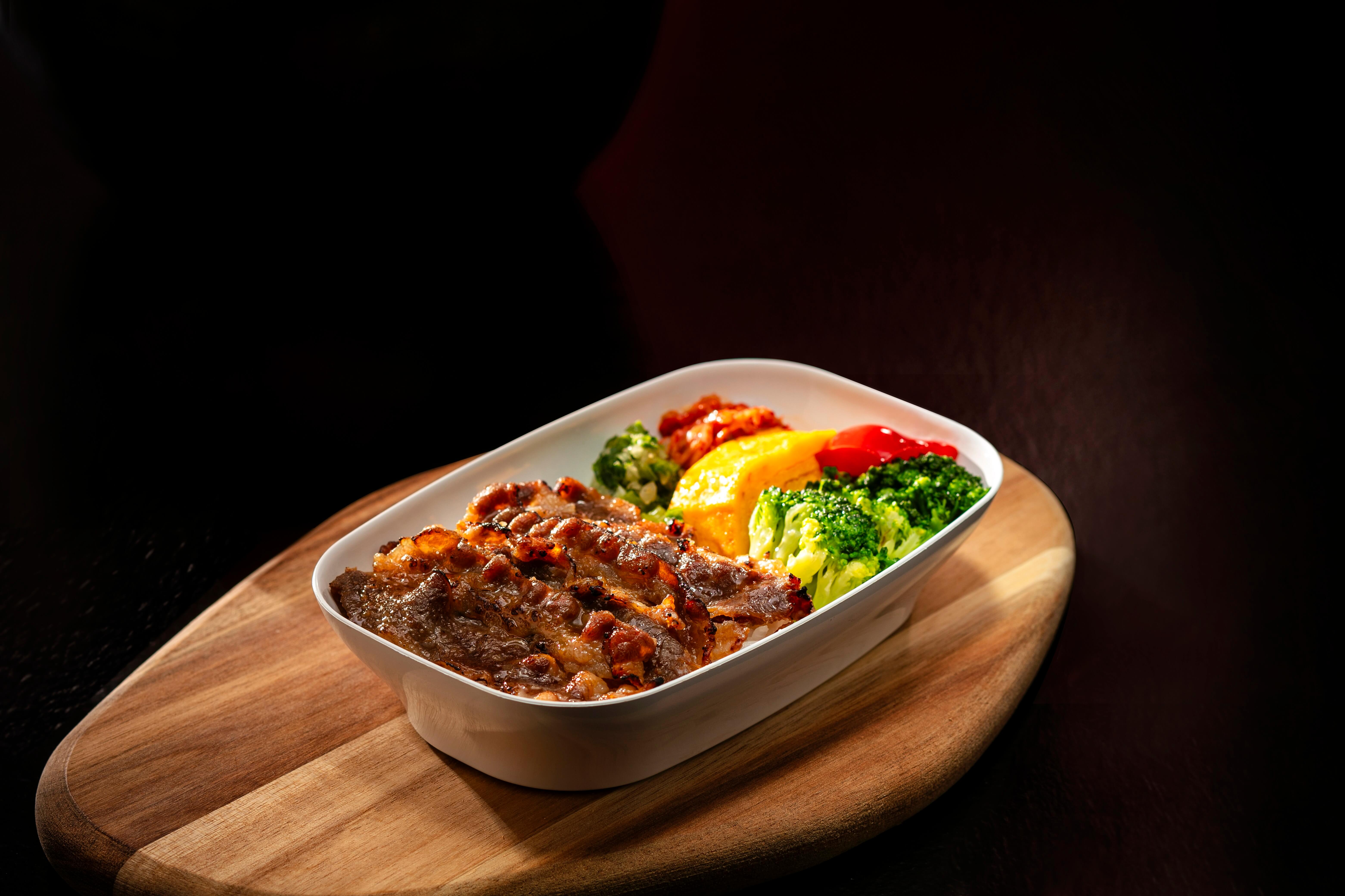 長榮航空-乾杯經典牛五花燒肉飯