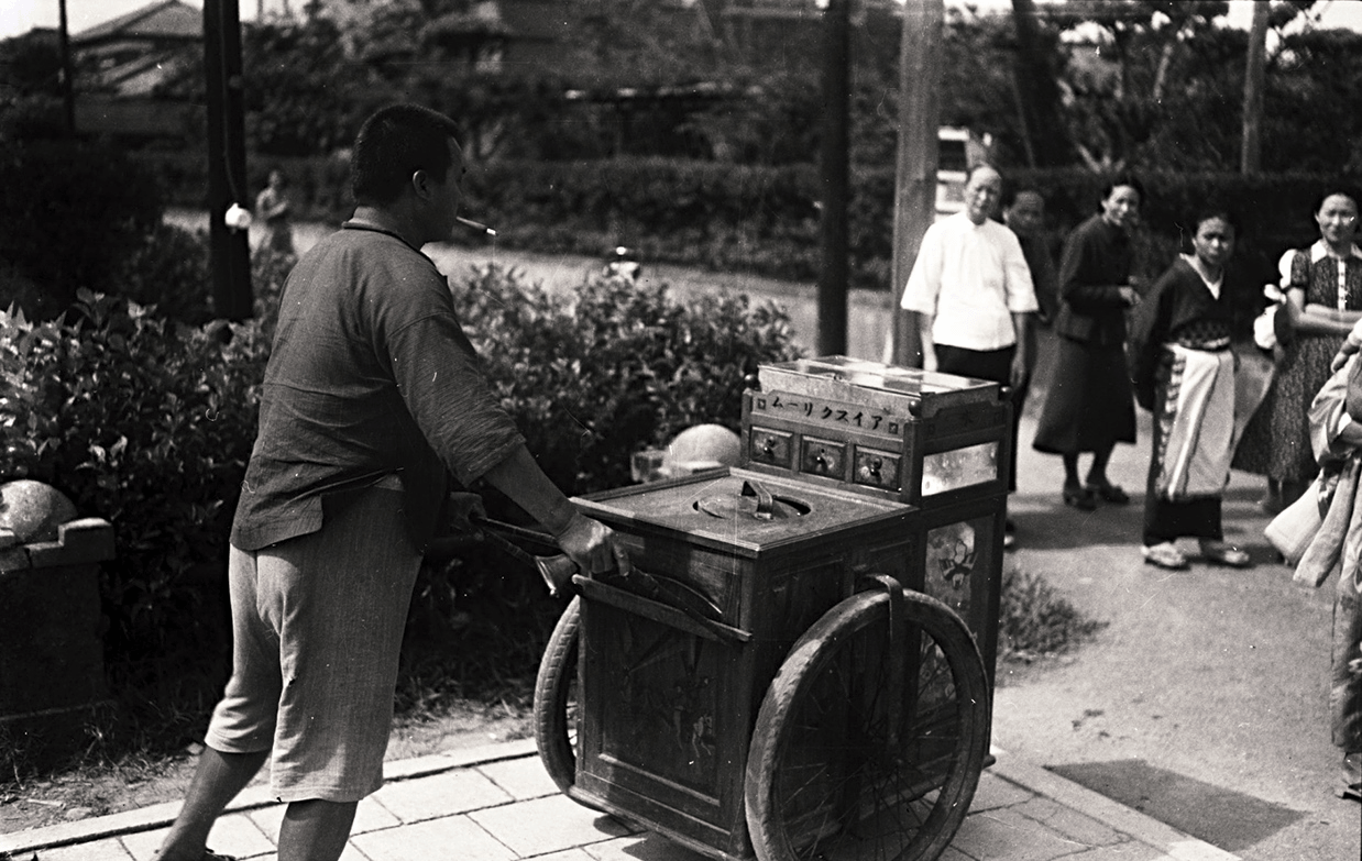 1939年台北街頭的冰淇淋小販。圖片來源：台灣回憶探險團