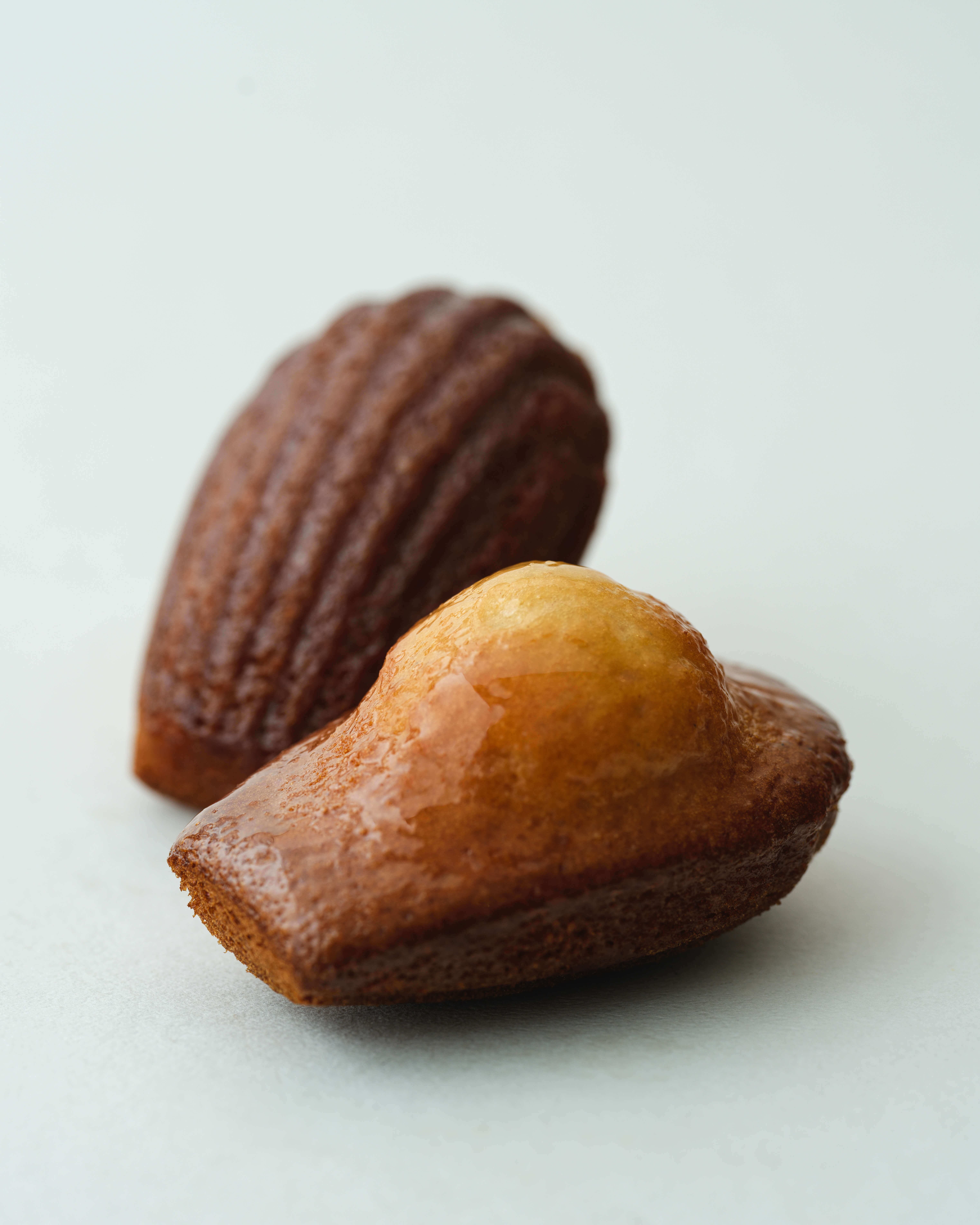 「經典原味」瑪德蓮有明顯的完美凸肚臍。