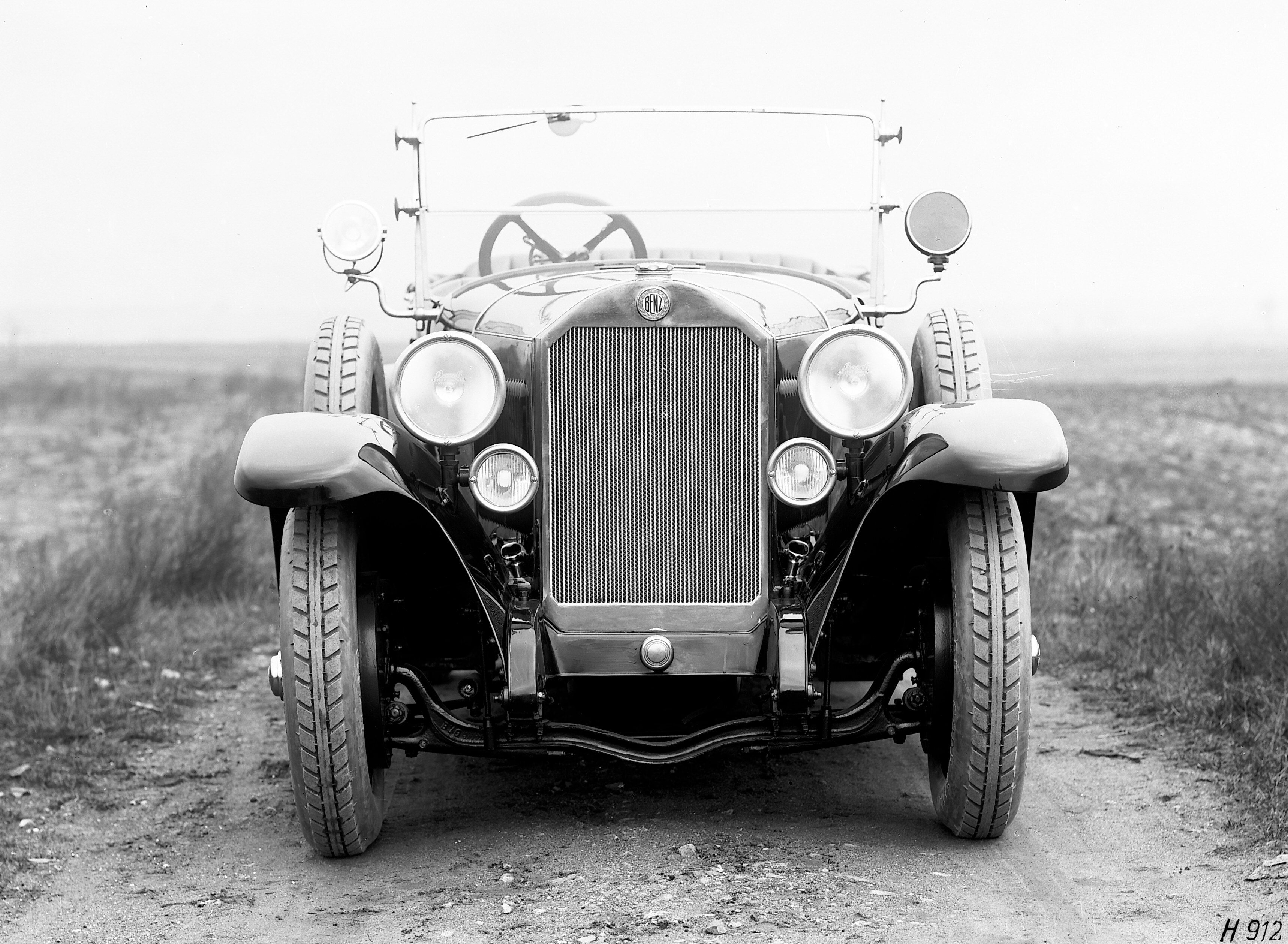 Benz 10/35 hp徽章展現Benz & Cie.早期商標。