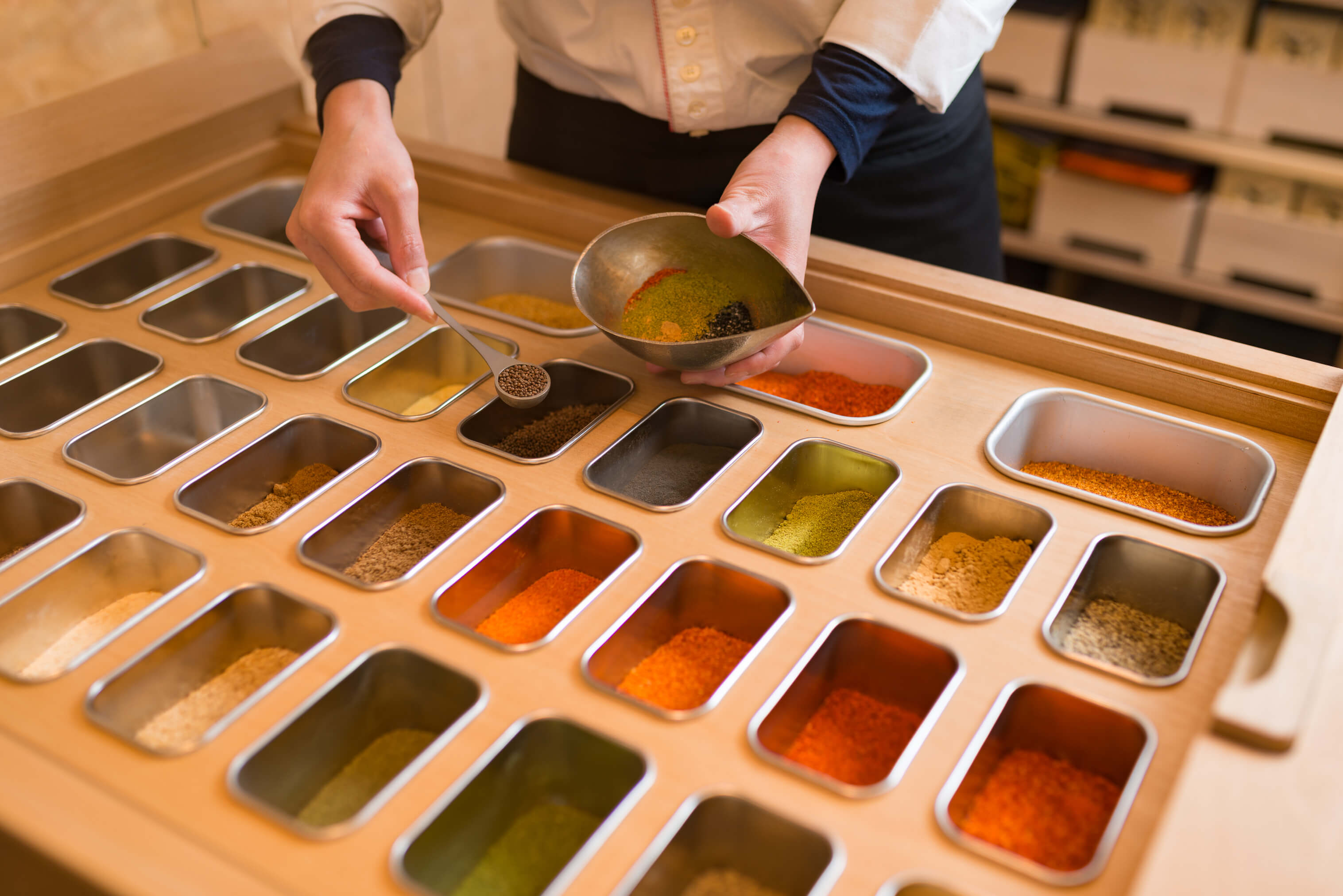 此次與來自日本長野的七味唐辛子老舖「八幡屋礒五郎」合作，將只有長野本店才有的「七味粉客製調和體驗」搬來本次市集會場，也是他們首次海外的體驗活動，一起來品嚐七味粉香料的迷人滋味！