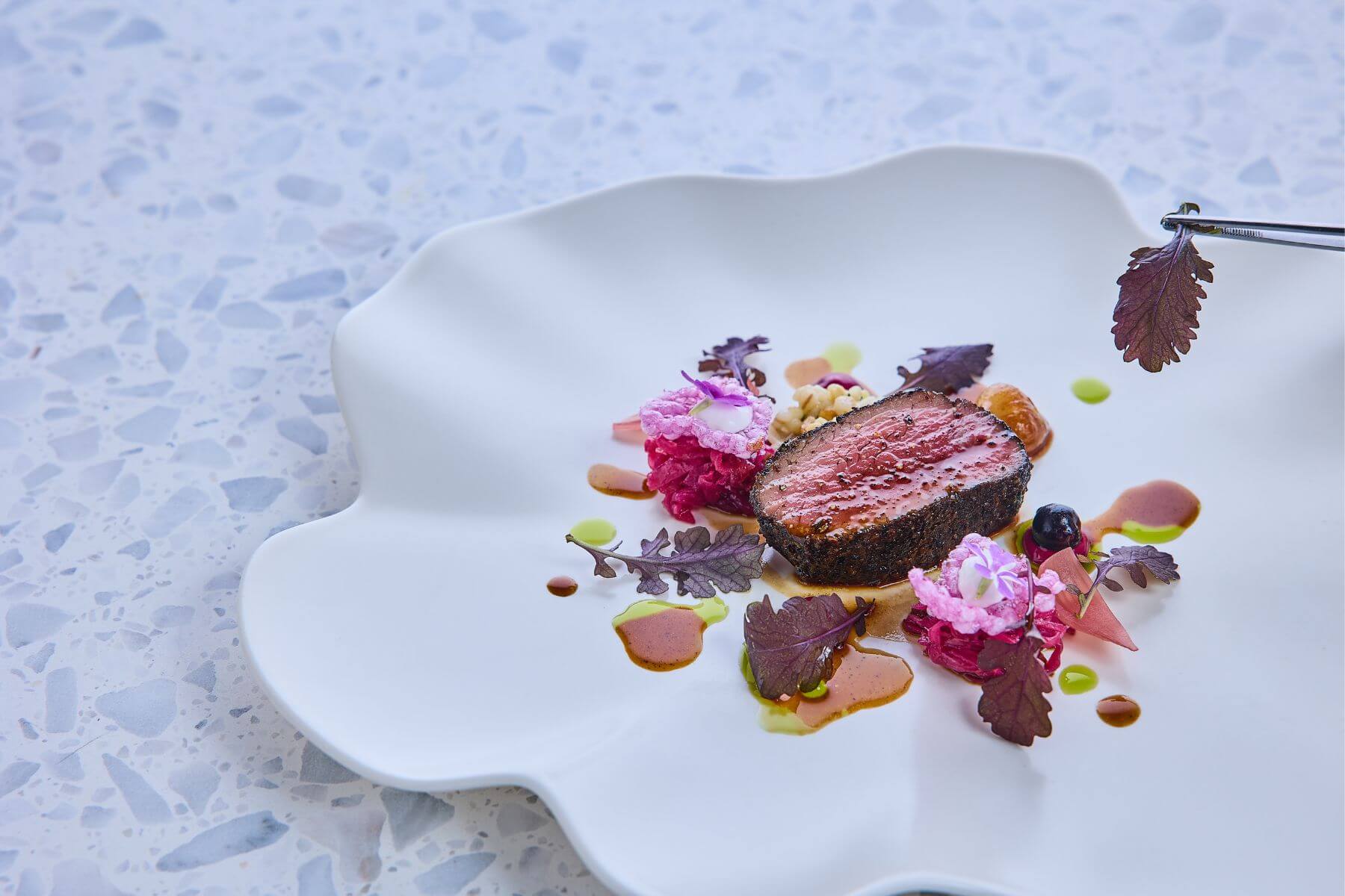 布 ・穀 ・ 鳥 ：奶油烤鴕鳥｜布格麥｜蜜果胡椒。（圖/A）