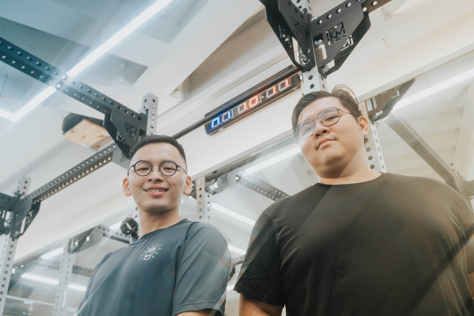 鄭宇劭(左)與黃元杰(右)共同經營練健康團隊。攝影/KRIS KANG