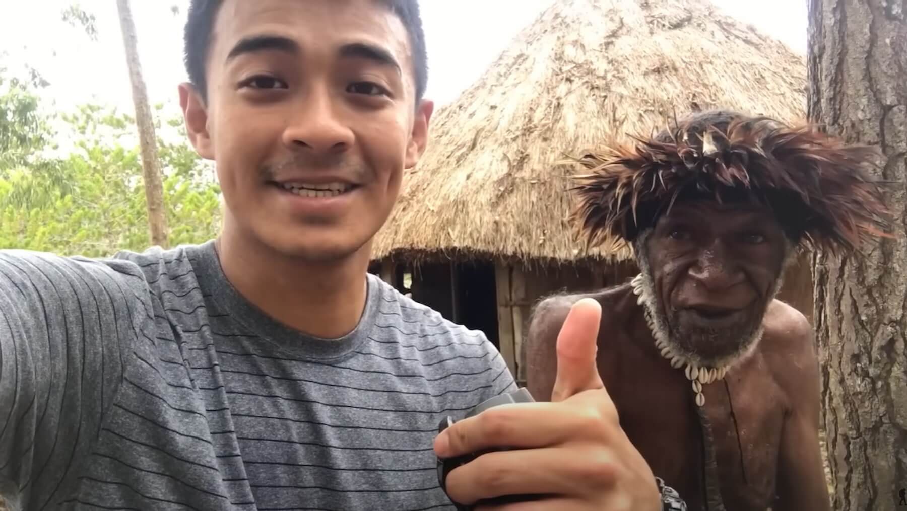融融深入印尼食人族部落探險，這也是他首支爆紅的影片。（圖／融融歷險記）