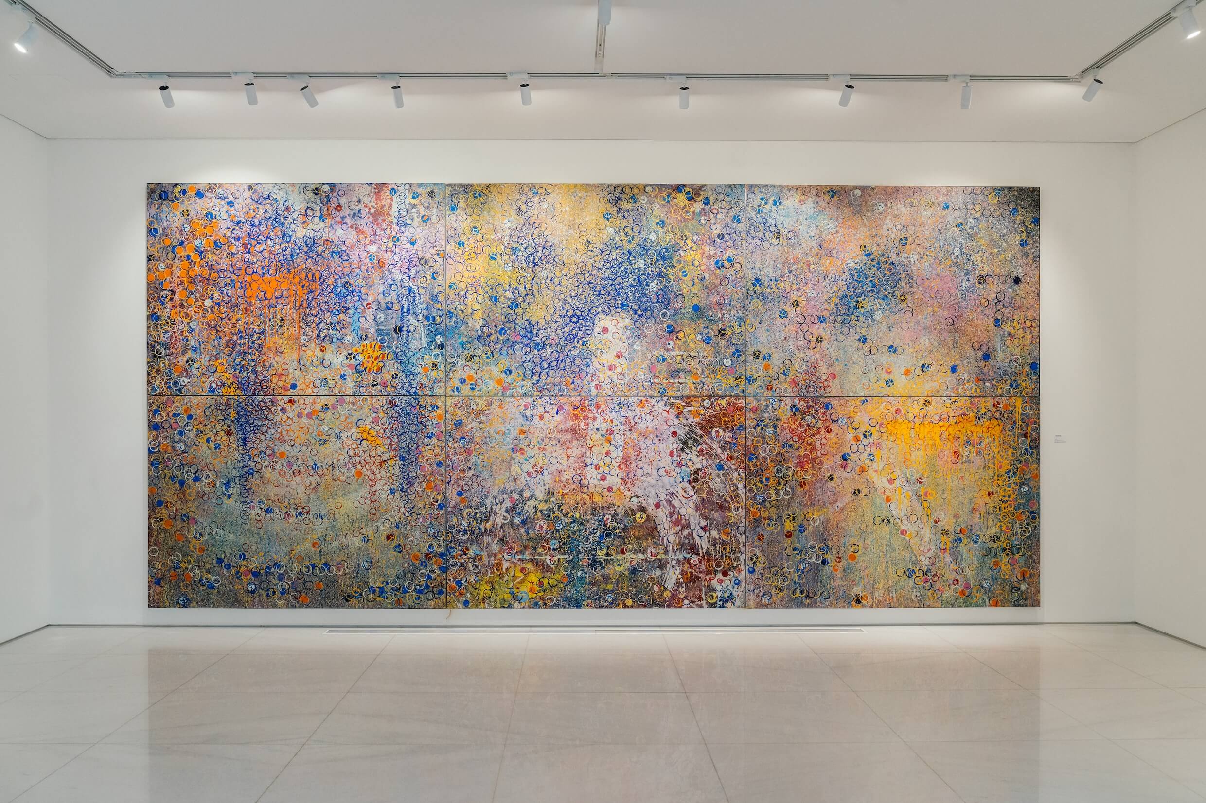 深受德國作曲家孟德爾頌名曲〈乘著歌聲的翅膀〉影響，江賢二以瓶蓋創作出同名畫作。