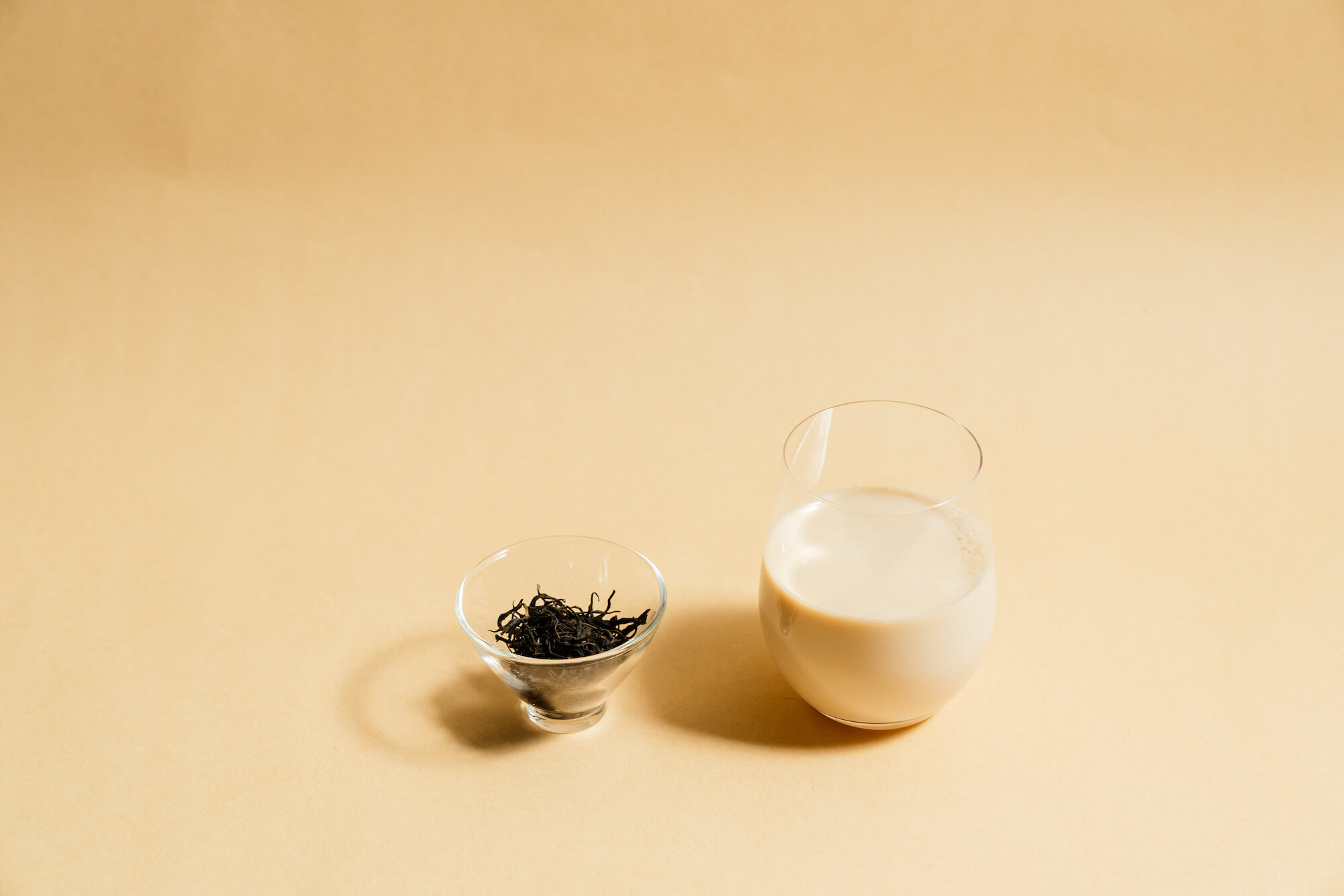 夏茶澀感高、甜度也高,十分適合製作成紅茶,因發酵程度高,調配成鮮奶較不會蓋掉茶風味。