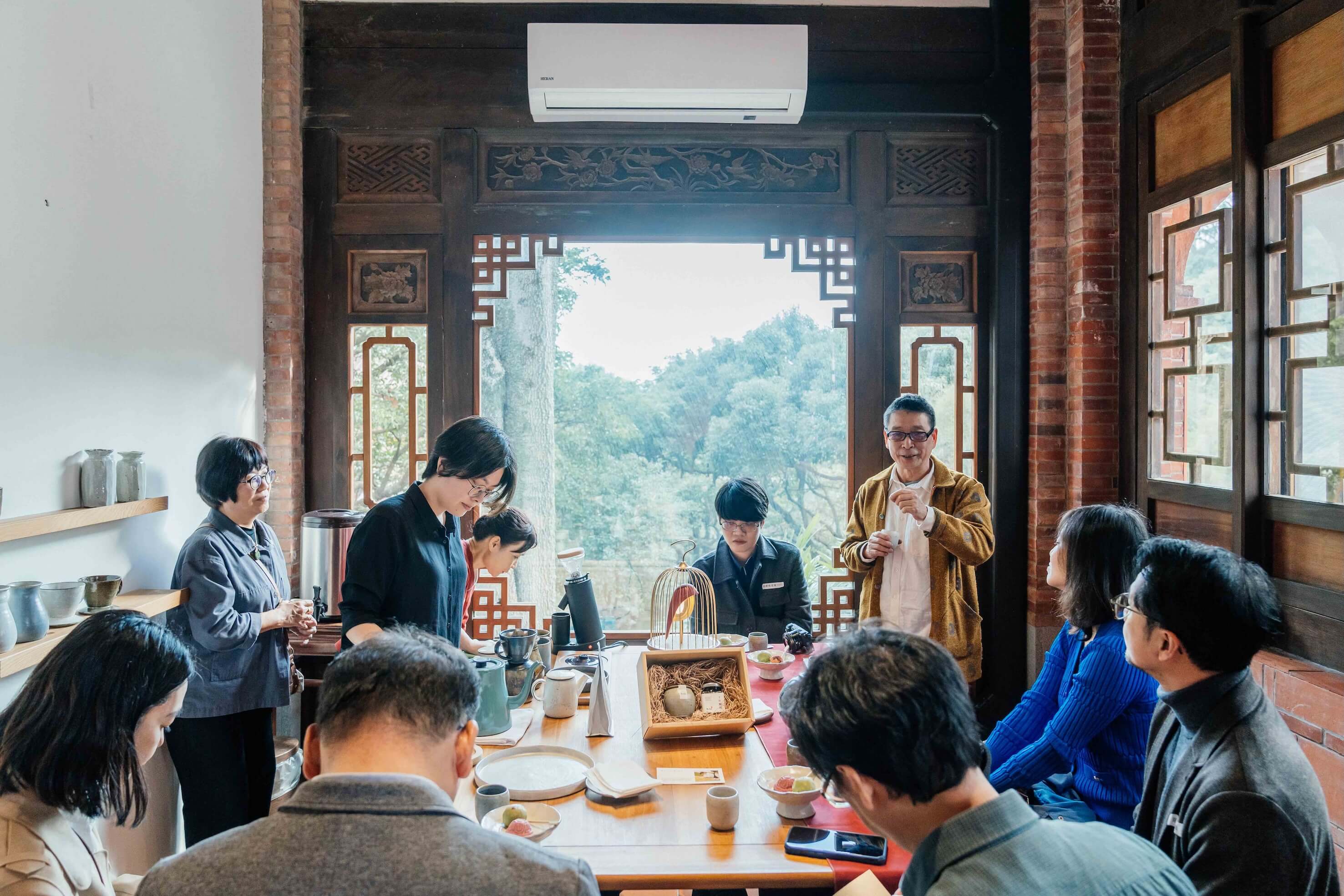 劉森雨以「生活陶」體現渾然天成的生活美學，並攜手與 The One 共同探索更符合台灣飲食文化的器型設計。（攝影/林家賢）