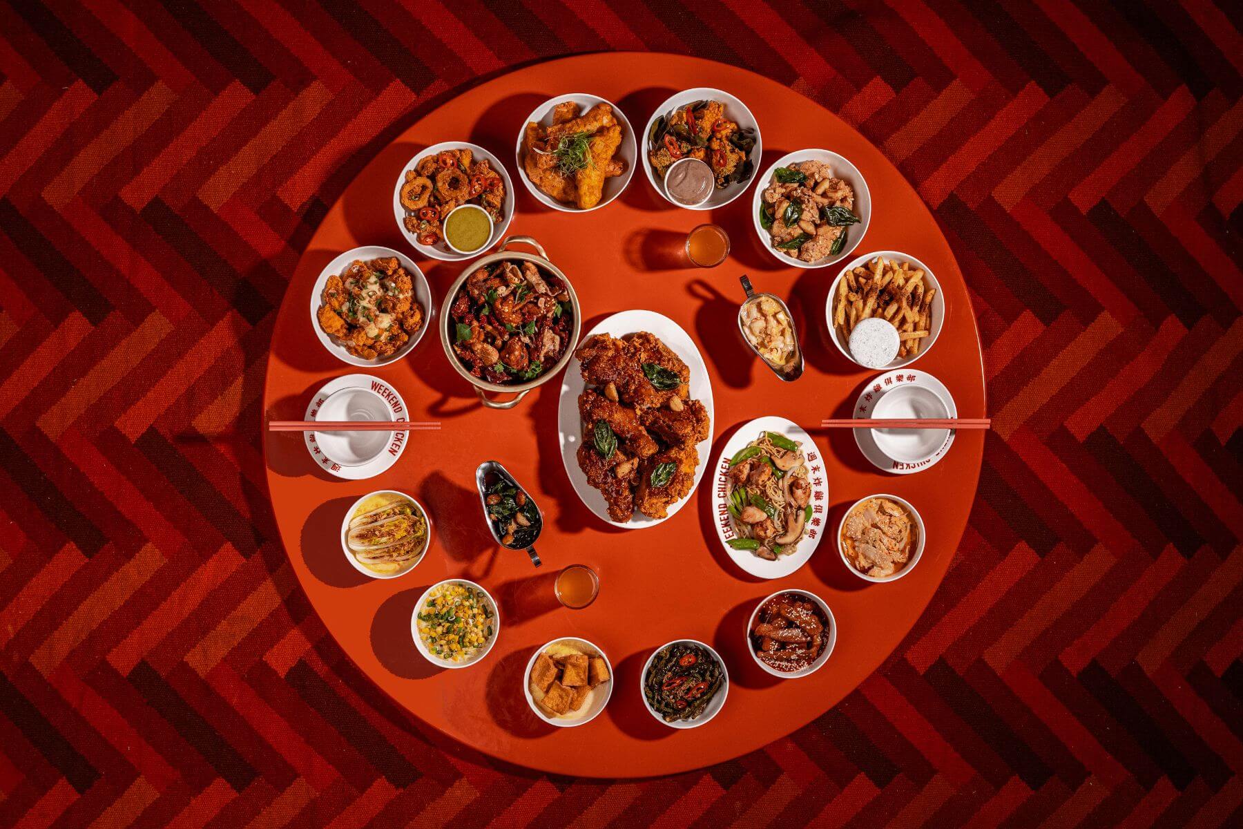 「週末炸雞俱樂部」（WEEKEND CHICKEN CLUB）。