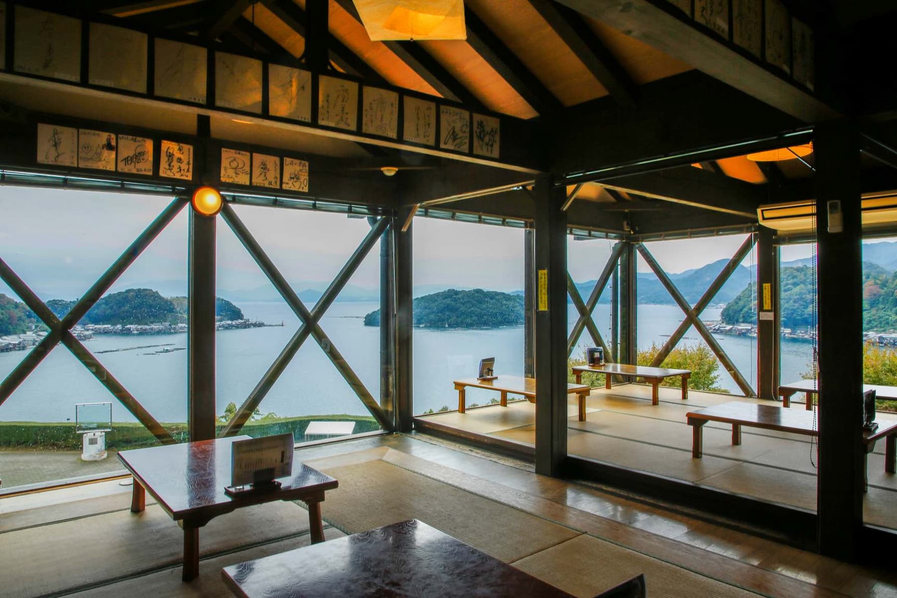 舟屋可眺望壯闊的大海,景色令人心醉。圖片來源|京都府觀光連盟