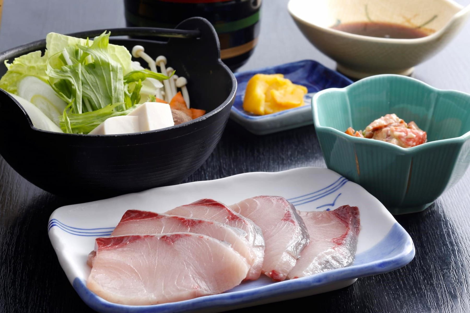 舟屋的鰤魚涮涮鍋。圖片來源|京都府觀光連盟